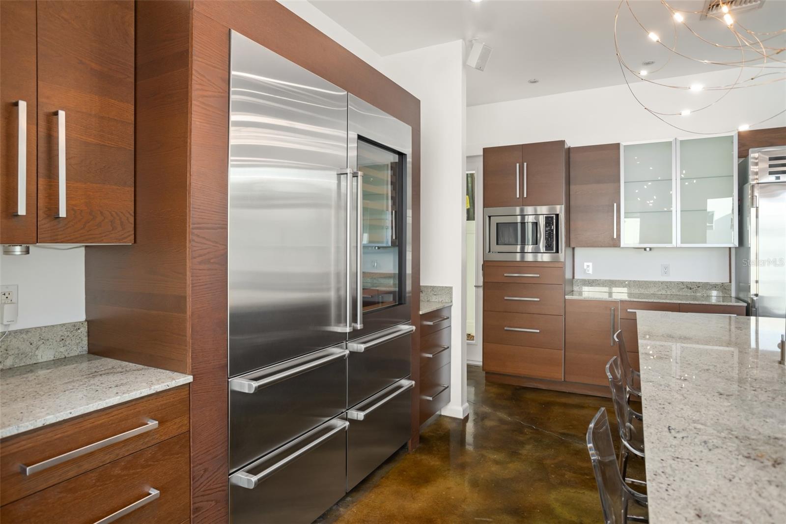 Image 10 of 57 For 2411 Center Avenue