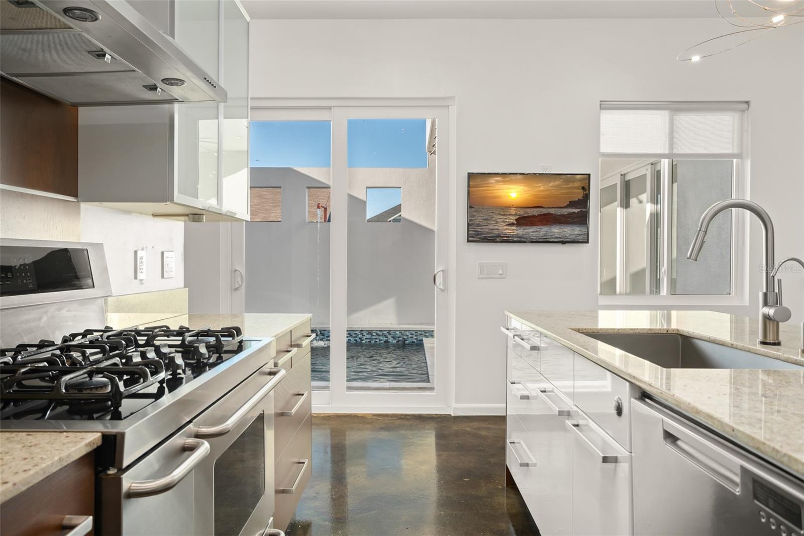 Image 13 of 57 For 2411 Center Avenue