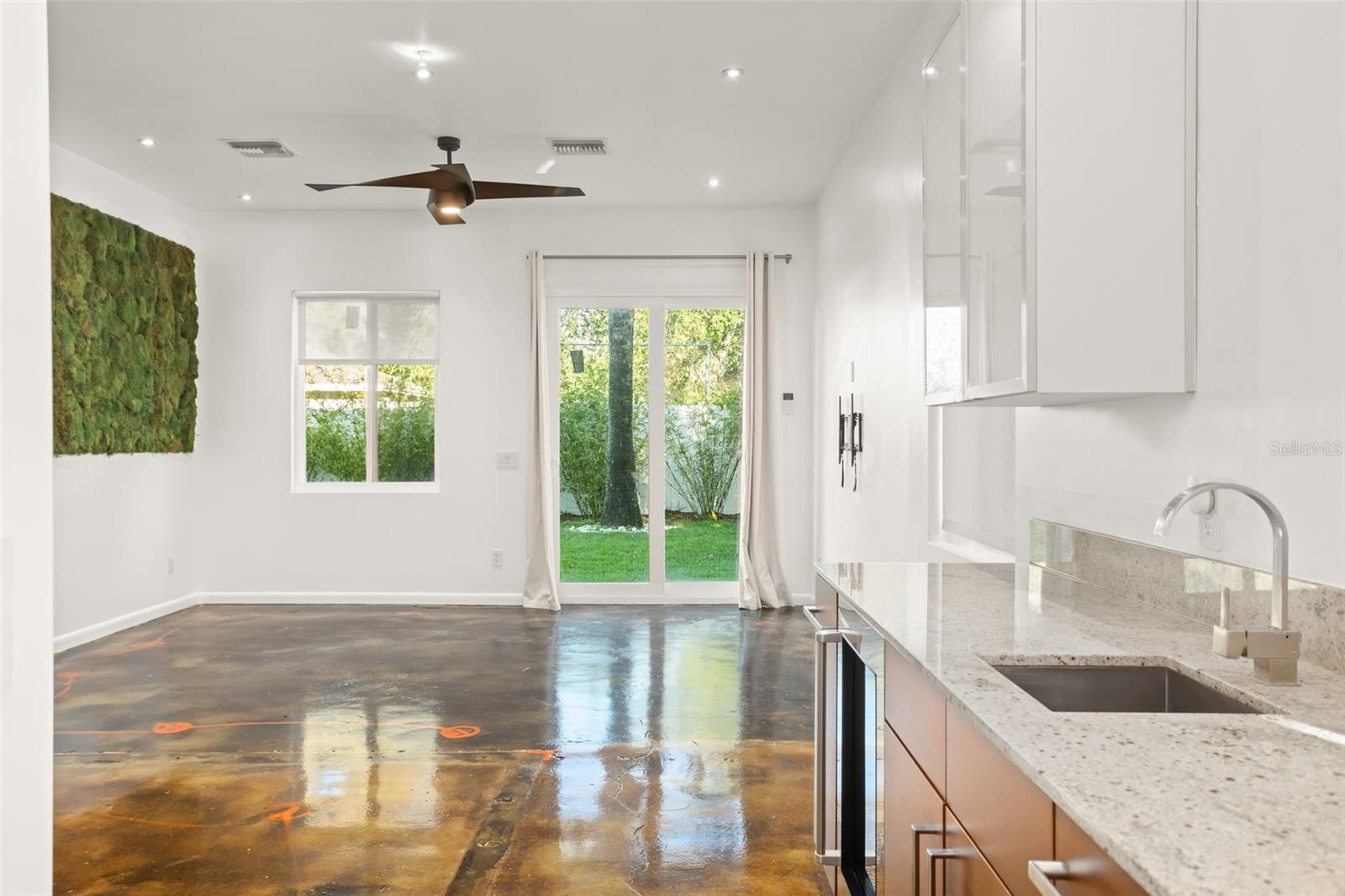 Image 15 of 57 For 2411 Center Avenue