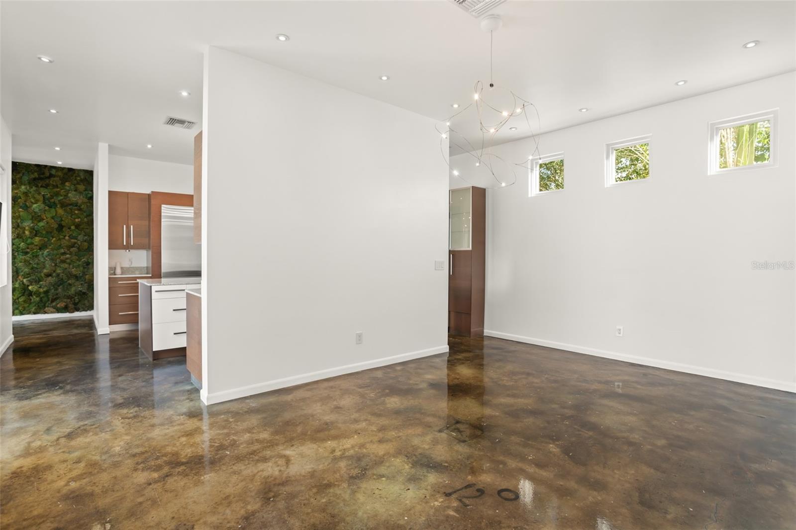 Image 20 of 57 For 2411 Center Avenue