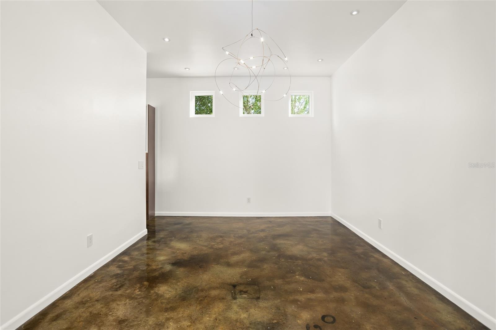 Image 21 of 57 For 2411 Center Avenue