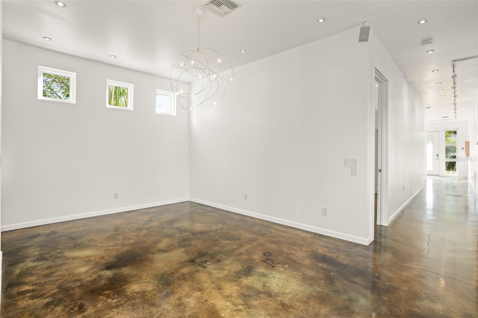 Image 22 of 57 For 2411 Center Avenue