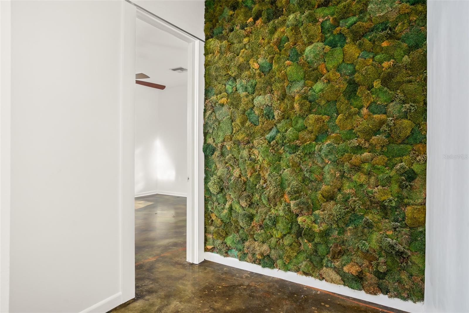 Image 25 of 57 For 2411 Center Avenue