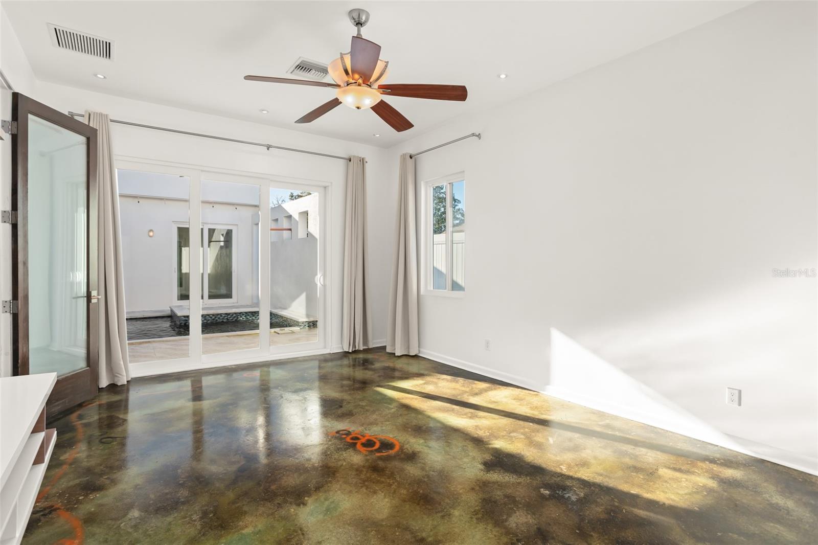 Image 27 of 57 For 2411 Center Avenue