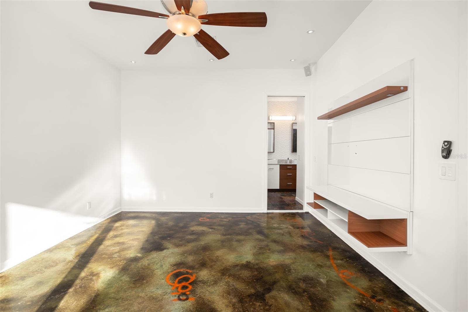 Image 29 of 57 For 2411 Center Avenue