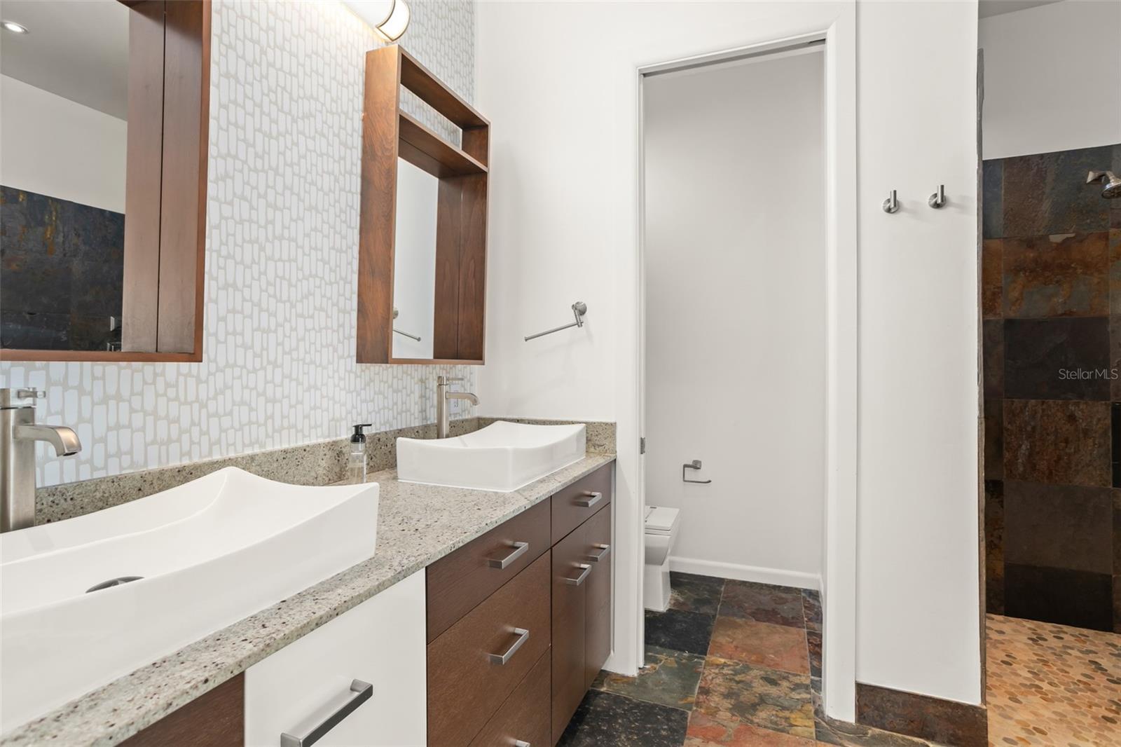 Image 31 of 57 For 2411 Center Avenue