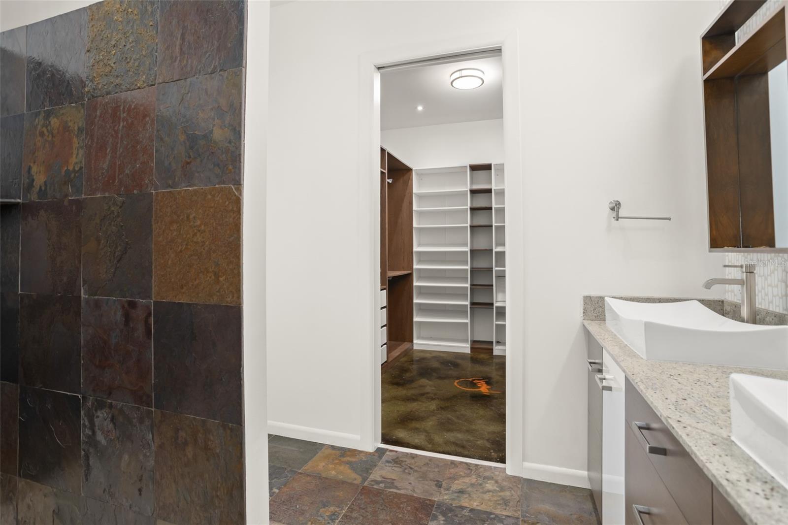 Image 34 of 57 For 2411 Center Avenue