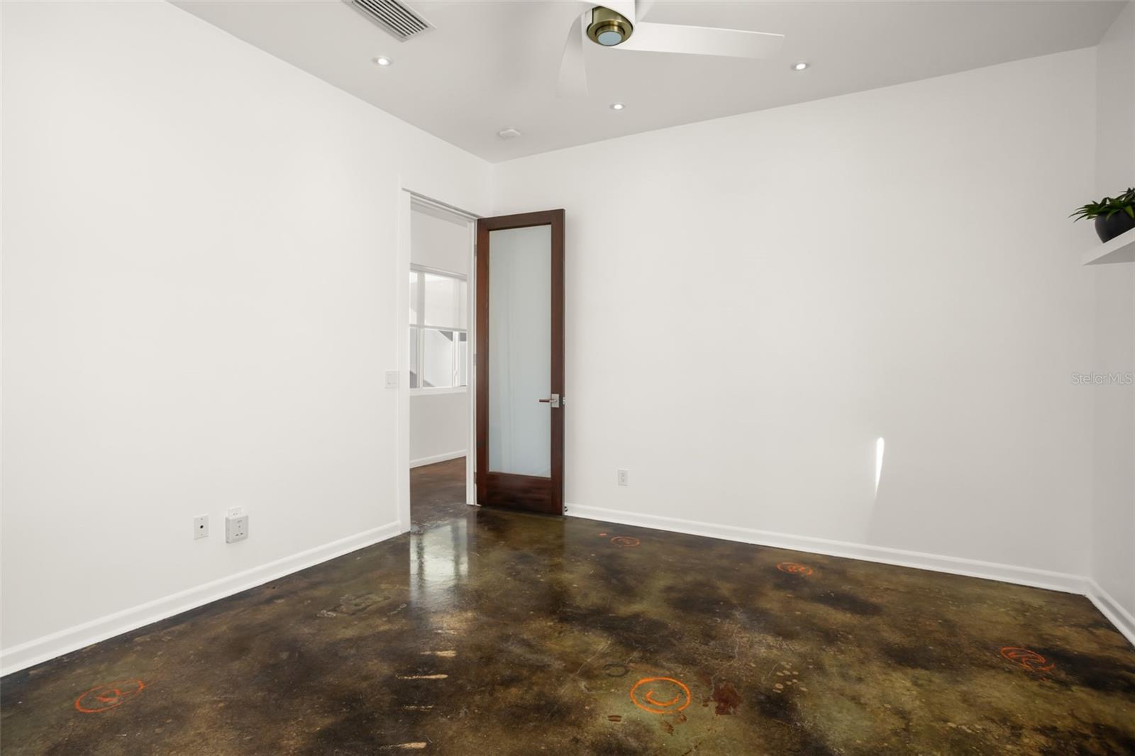 Image 41 of 57 For 2411 Center Avenue