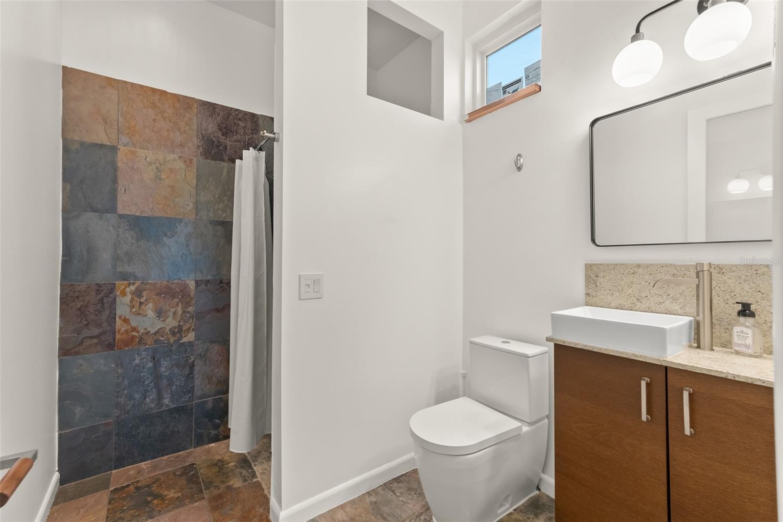 Image 45 of 57 For 2411 Center Avenue