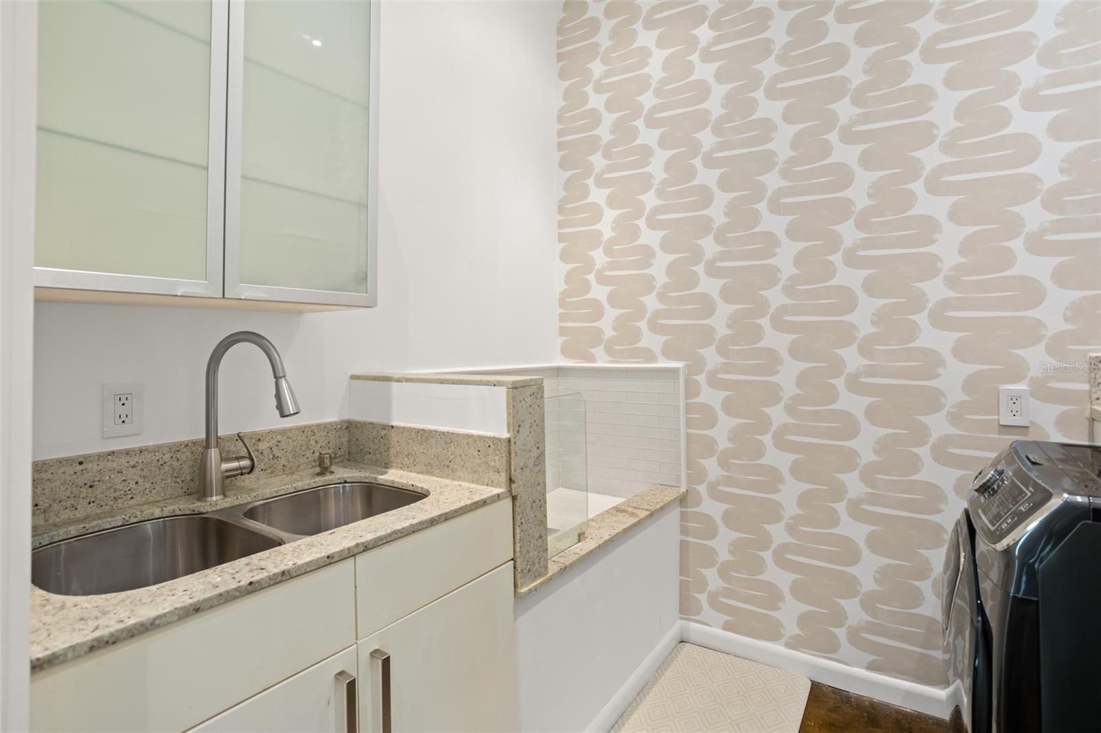 Image 47 of 57 For 2411 Center Avenue