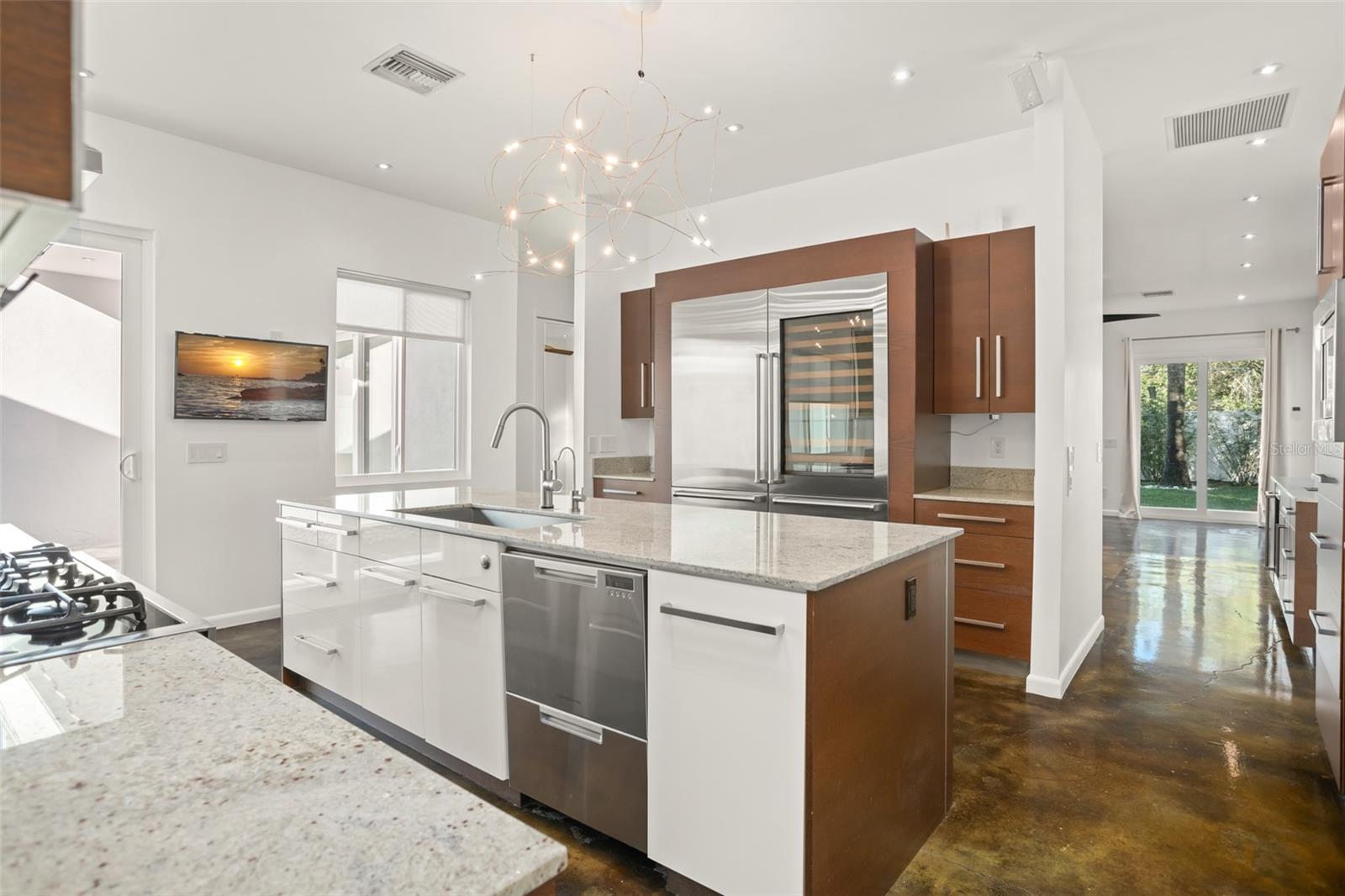 Image 7 of 57 For 2411 Center Avenue