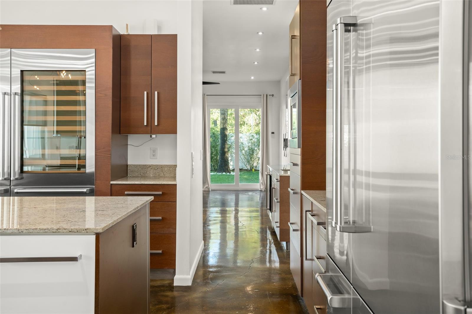 Image 9 of 57 For 2411 Center Avenue