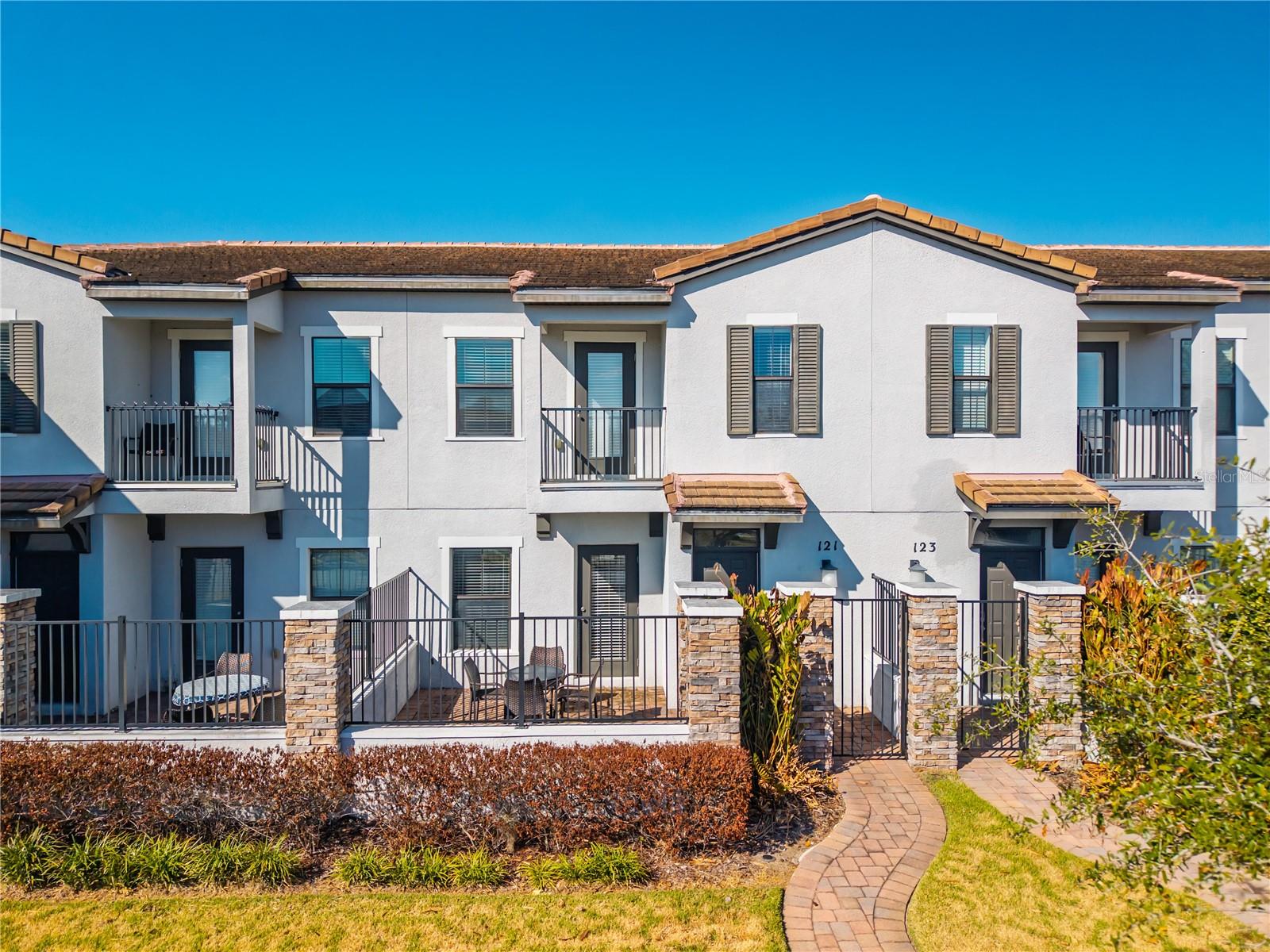 Image 2 of 52 For 121 Kenny Blvd