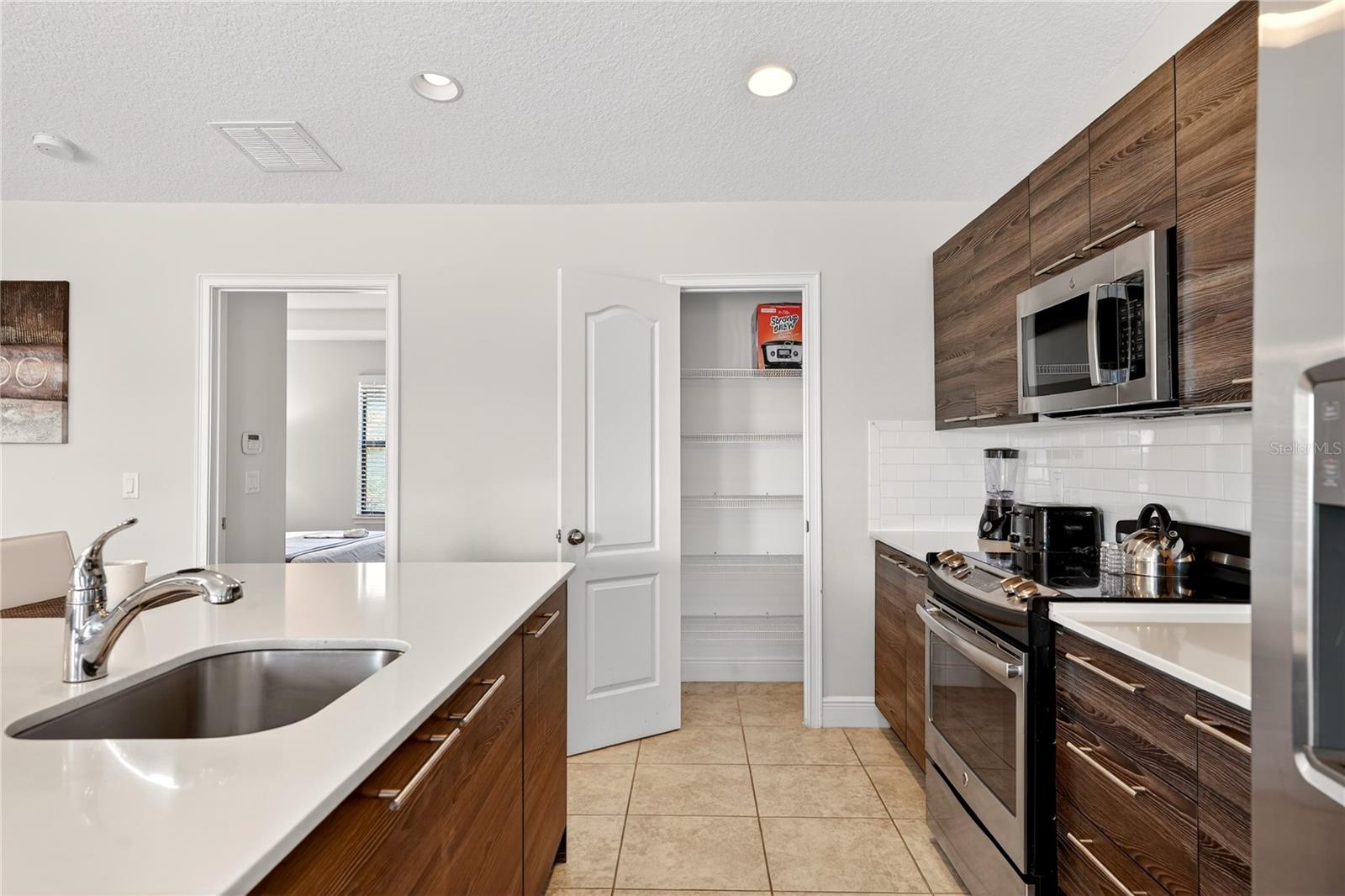 Image 23 of 52 For 121 Kenny Blvd