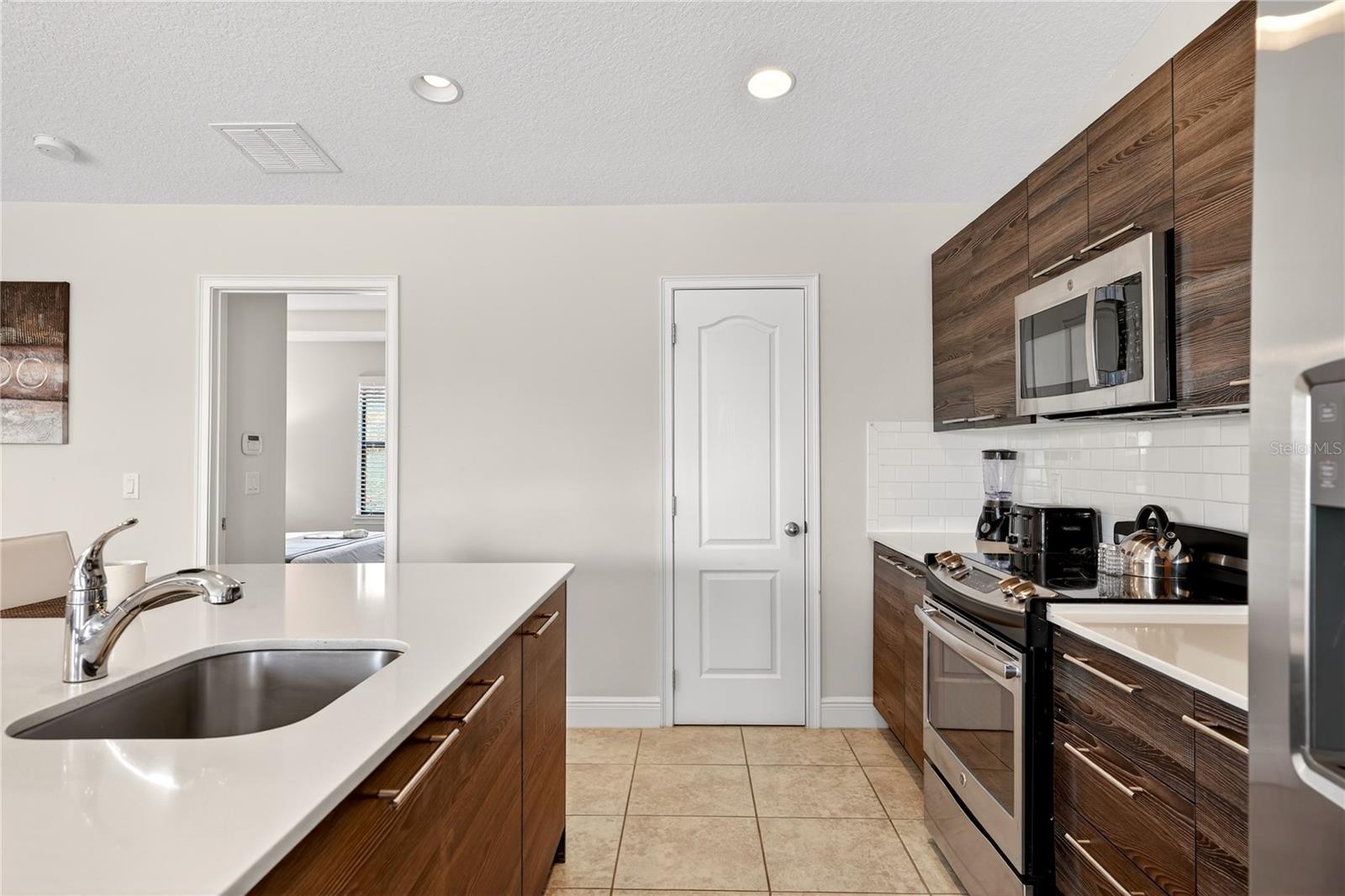 Image 24 of 52 For 121 Kenny Blvd