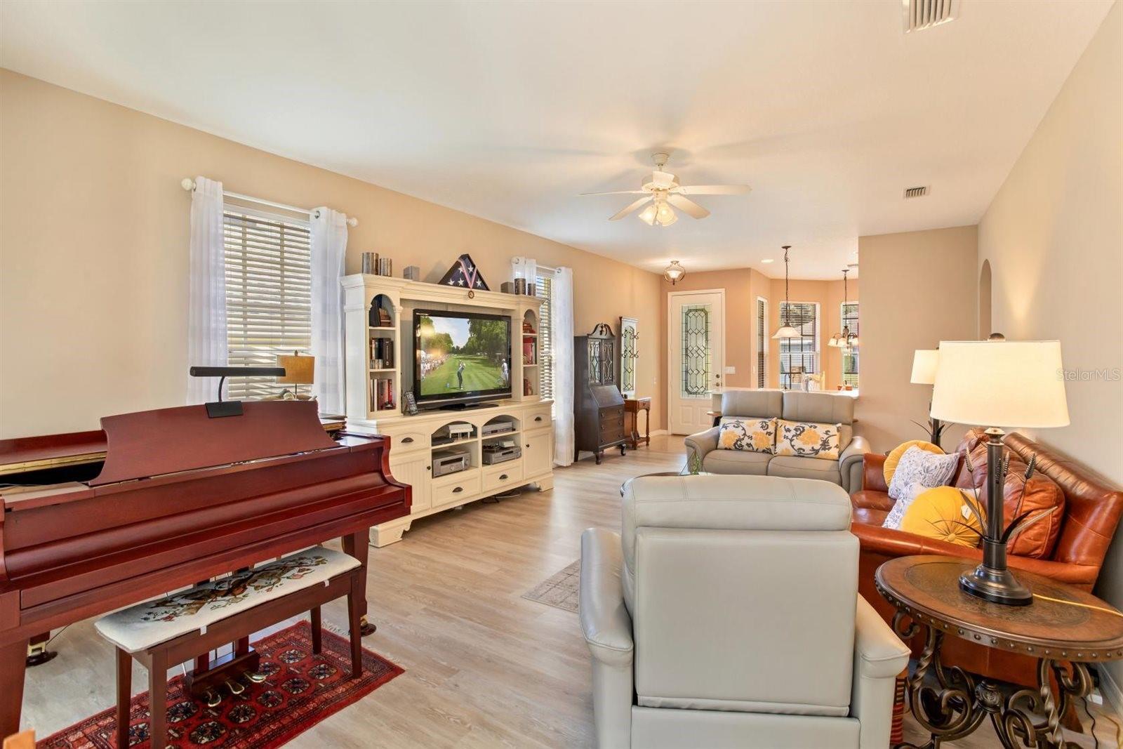 Image 10 of 43 For 5552 King James Avenue