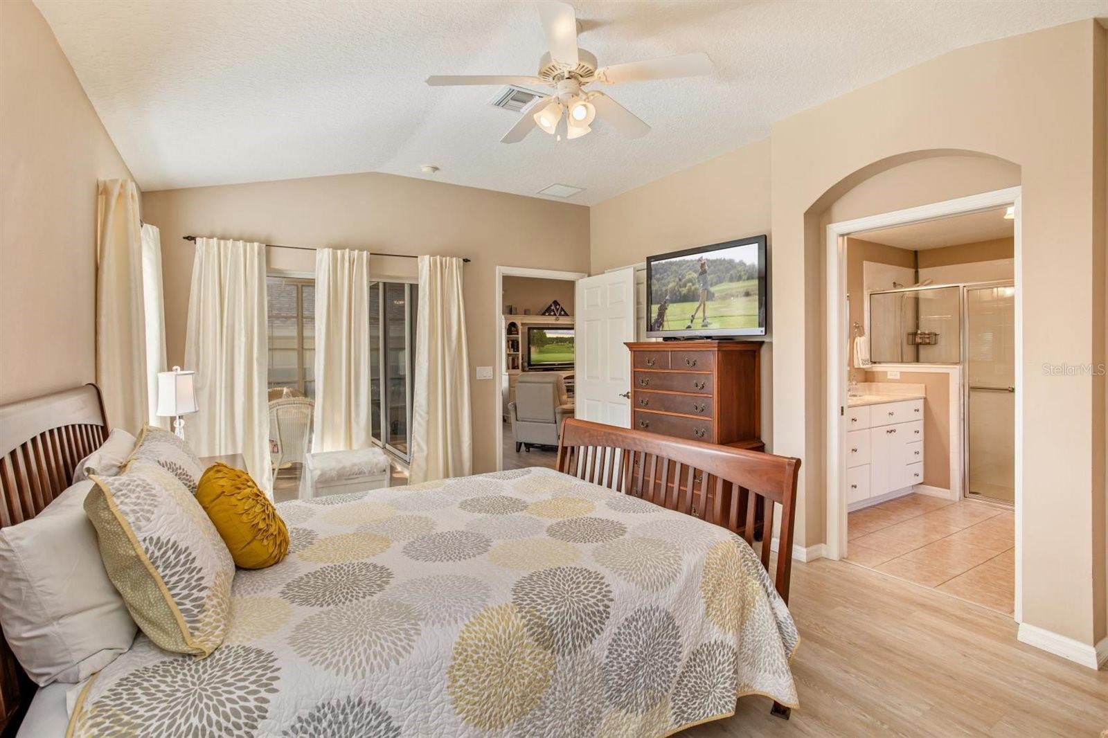 Image 13 of 43 For 5552 King James Avenue