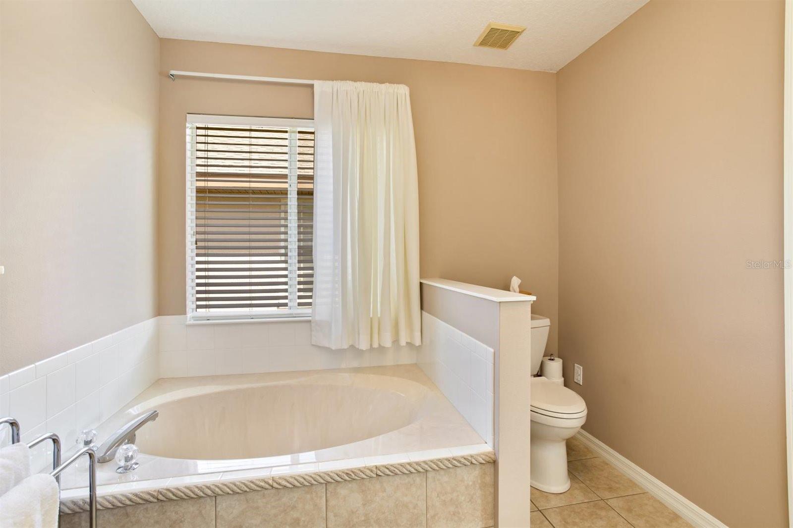 Image 16 of 43 For 5552 King James Avenue