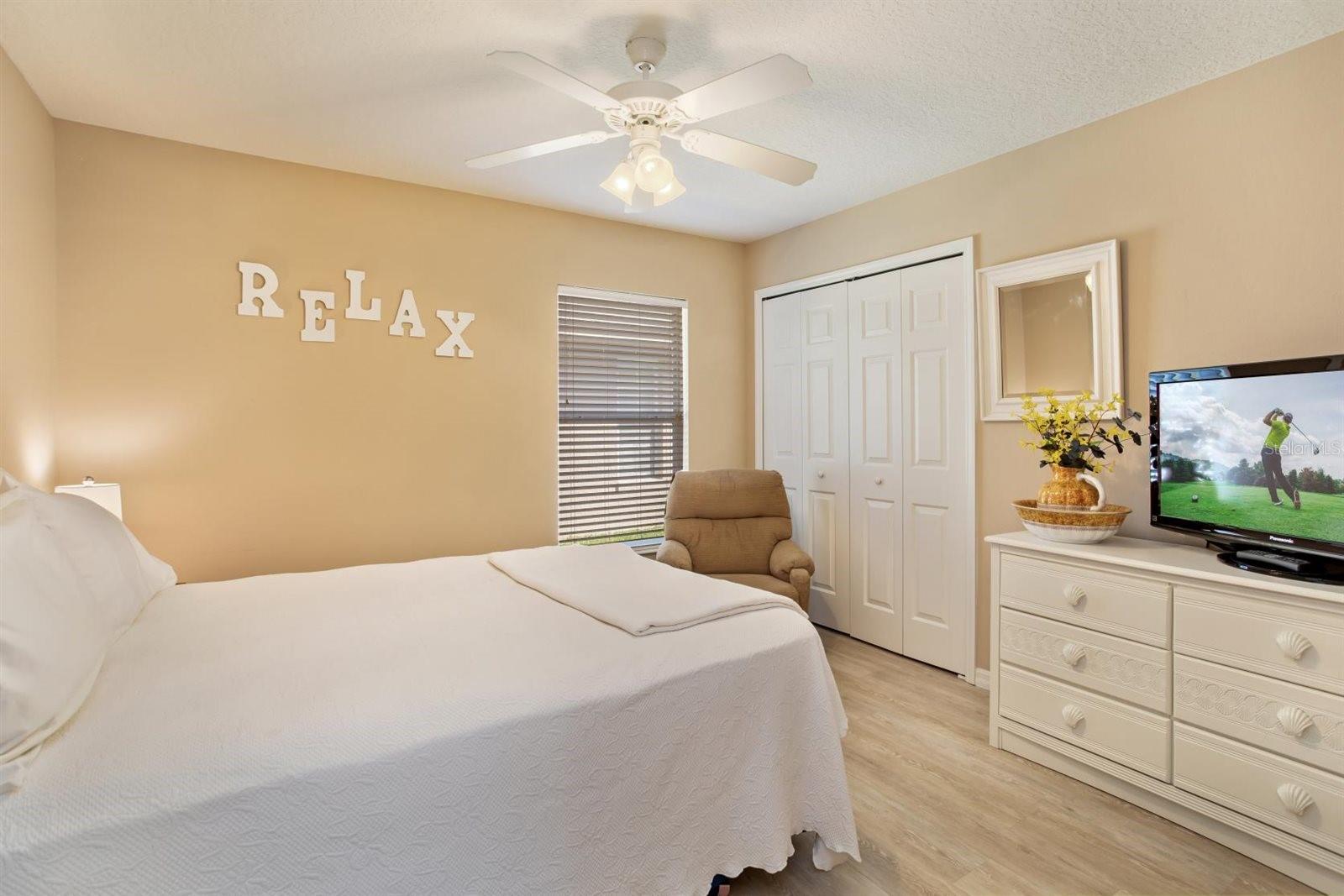 Image 17 of 43 For 5552 King James Avenue