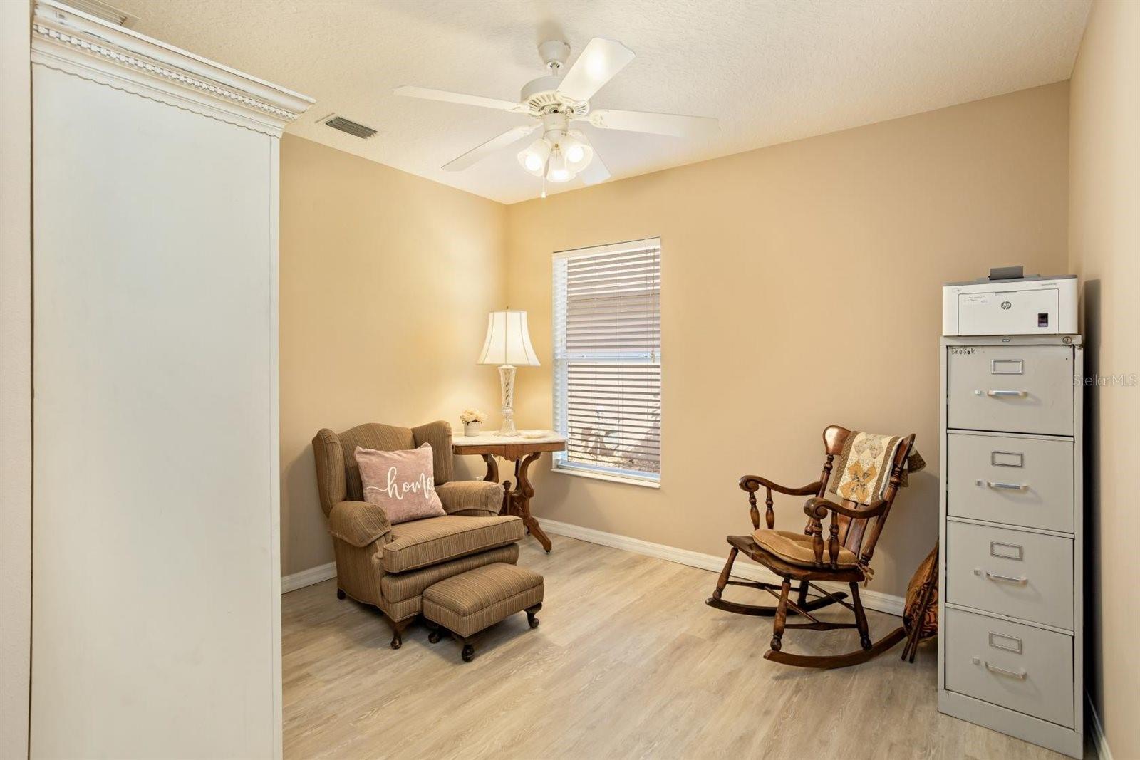 Image 19 of 43 For 5552 King James Avenue