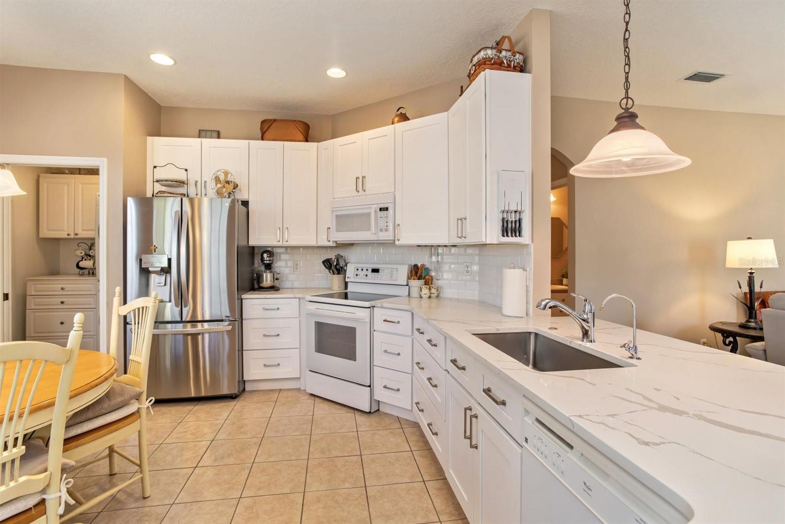 Image 4 of 43 For 5552 King James Avenue