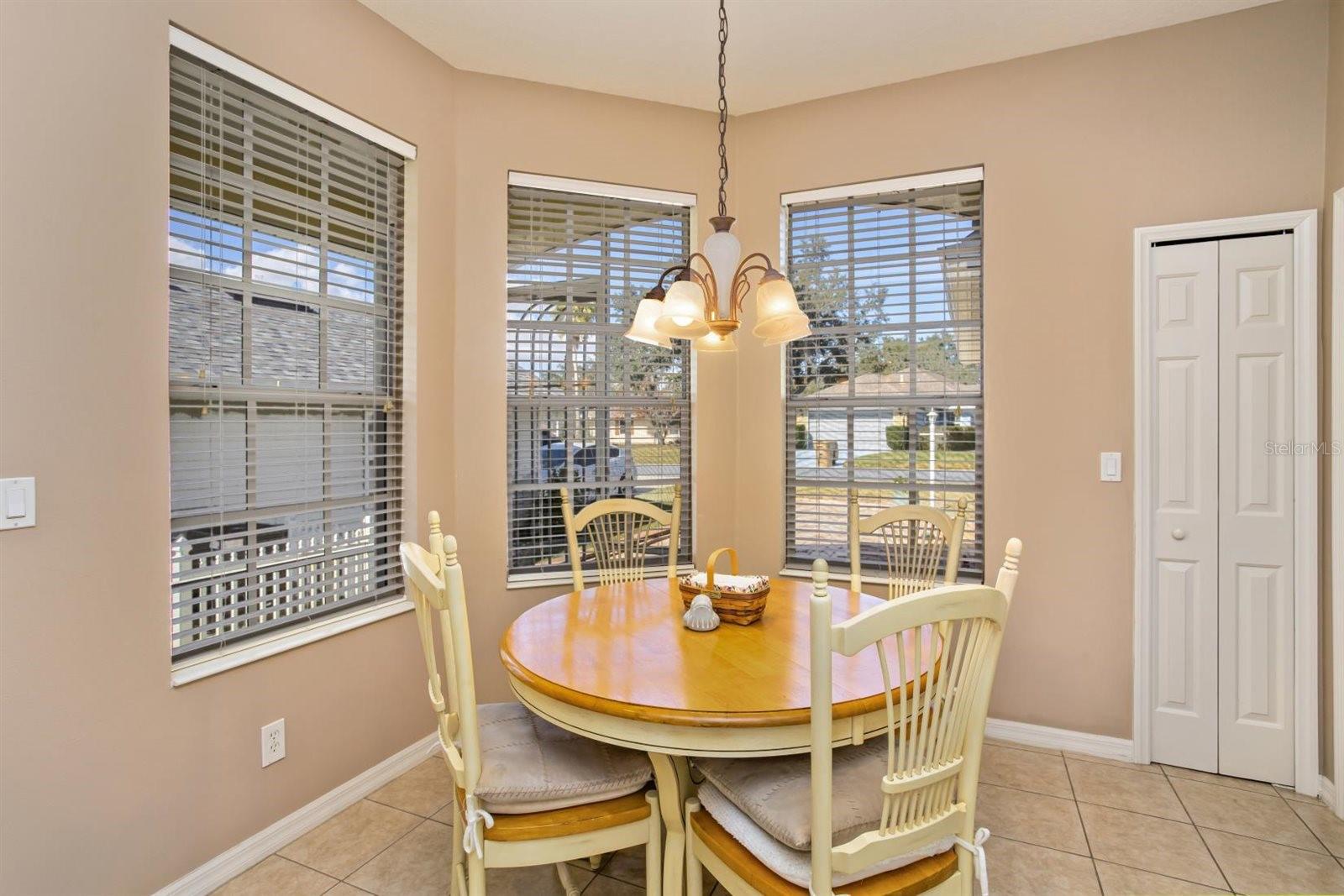 Image 5 of 43 For 5552 King James Avenue