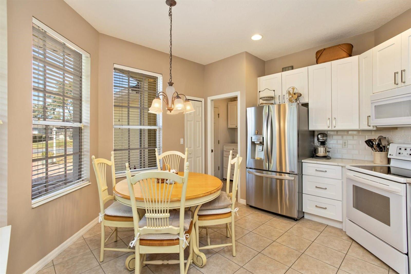 Image 6 of 43 For 5552 King James Avenue