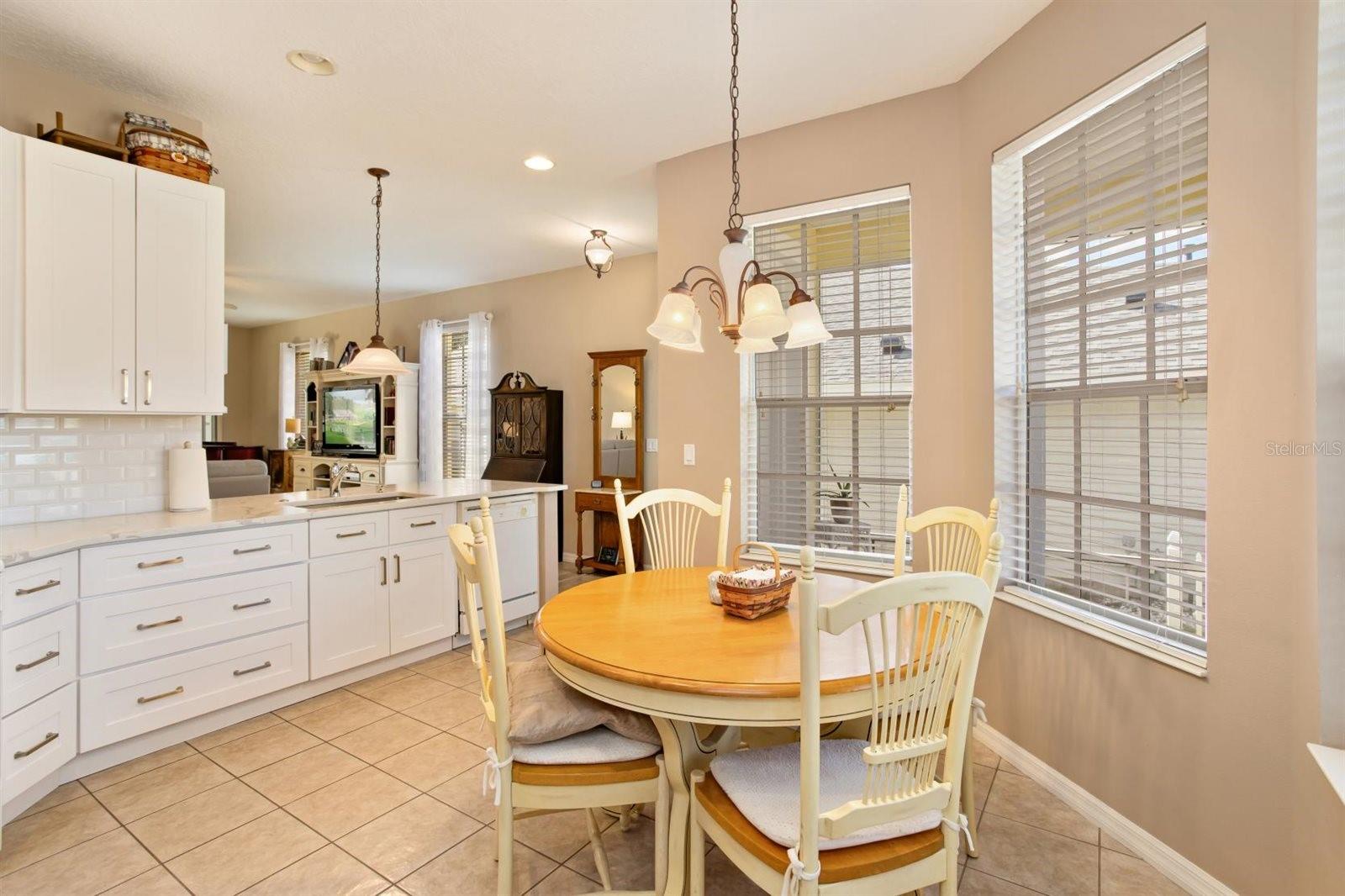 Image 7 of 43 For 5552 King James Avenue