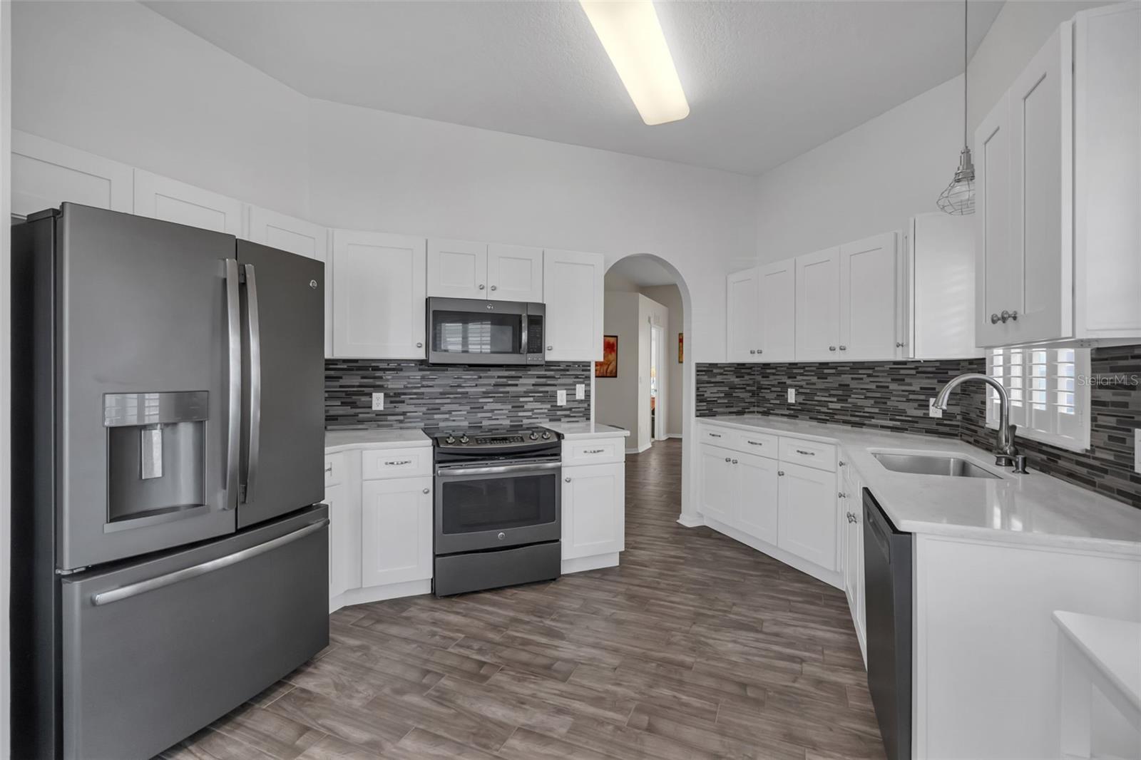 Image 15 of 51 For 213 High Vista Dr