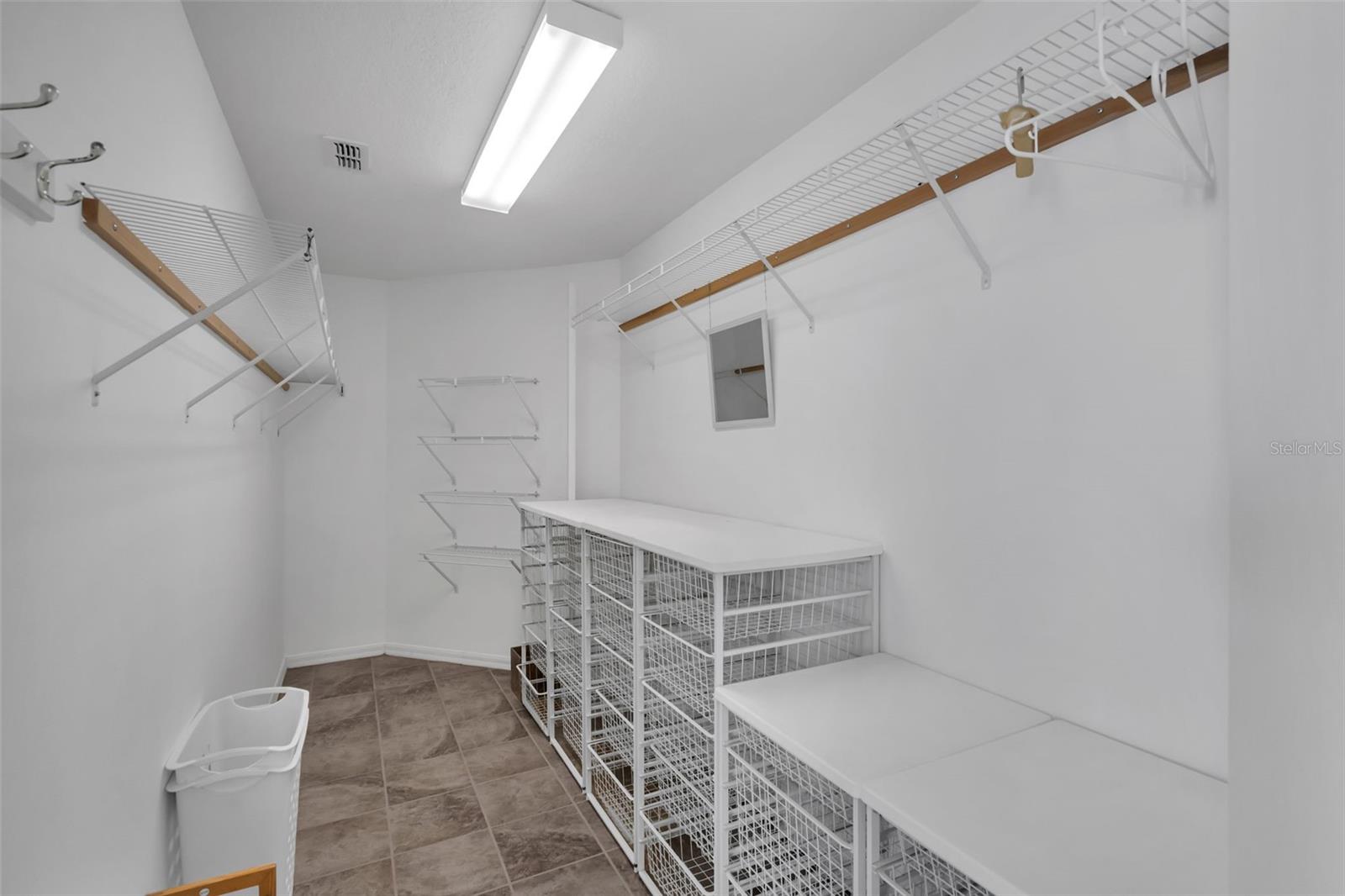 Image 24 of 51 For 213 High Vista Dr