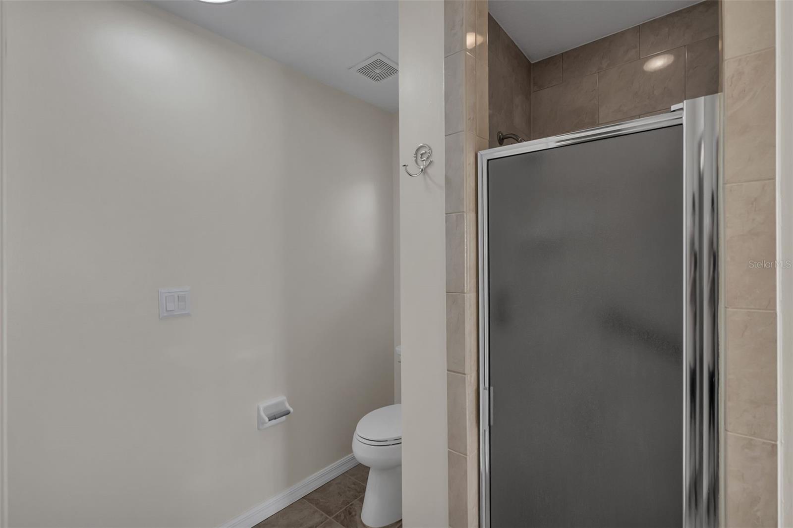 Image 25 of 51 For 213 High Vista Dr