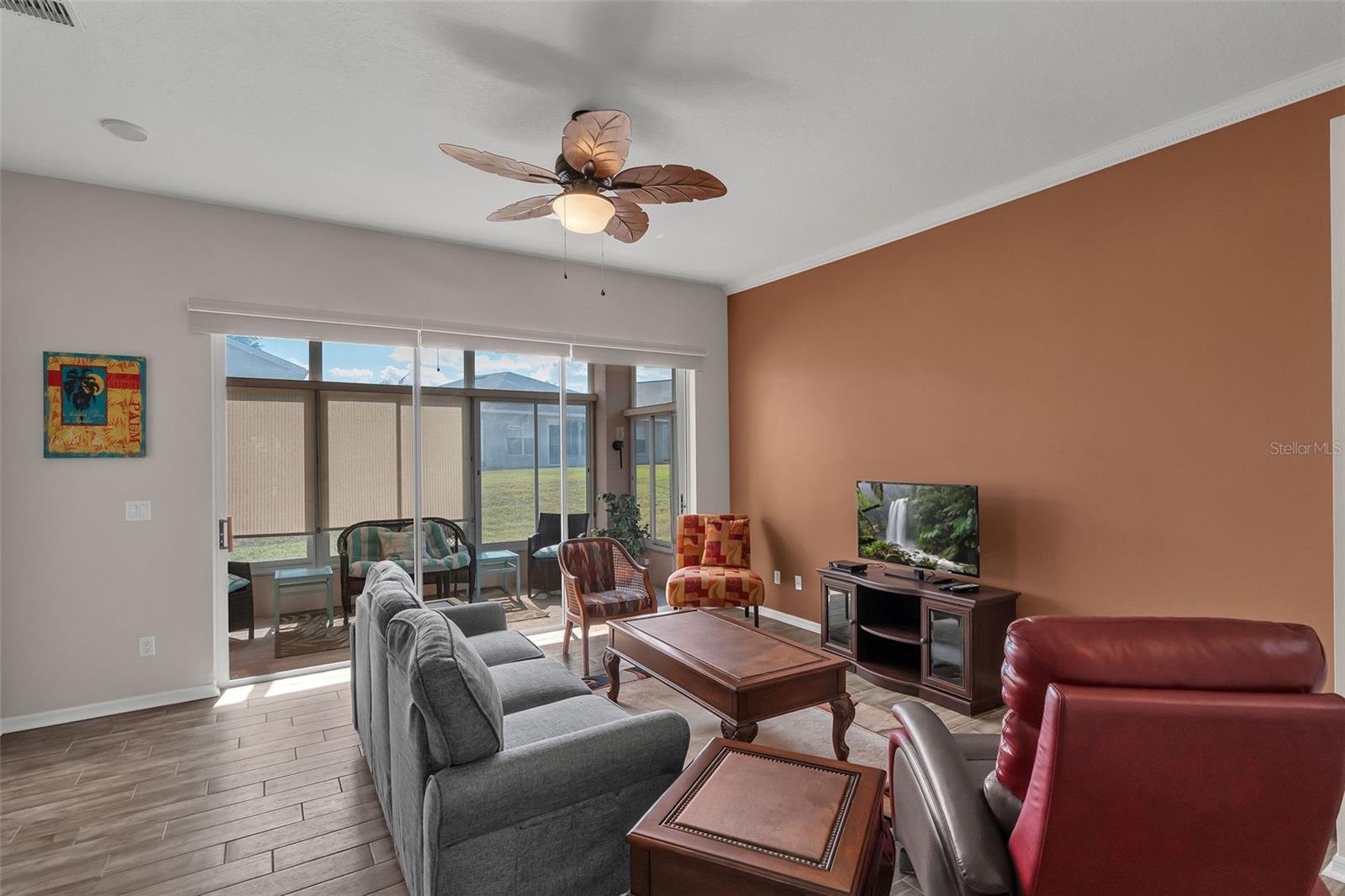 Image 4 of 51 For 213 High Vista Dr