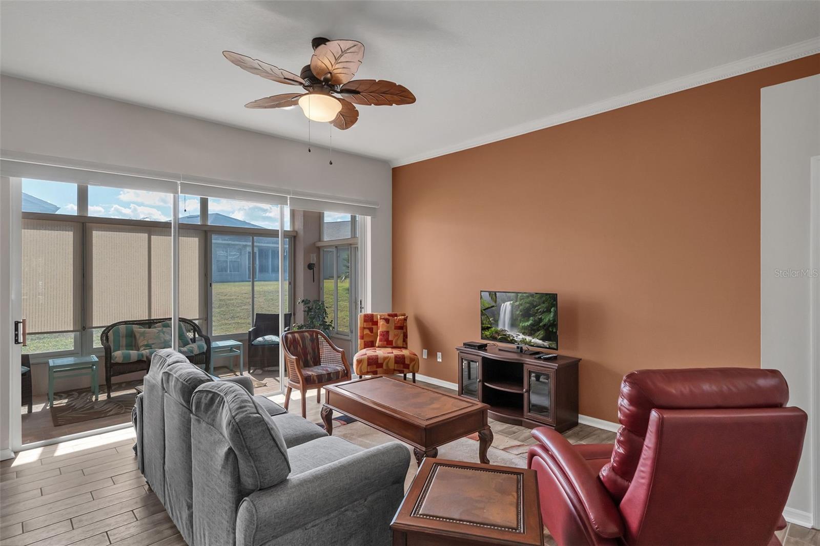 Image 5 of 51 For 213 High Vista Dr