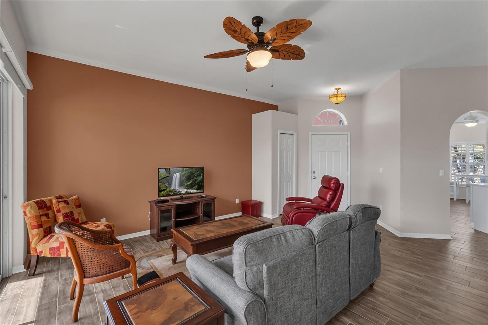 Image 6 of 51 For 213 High Vista Dr