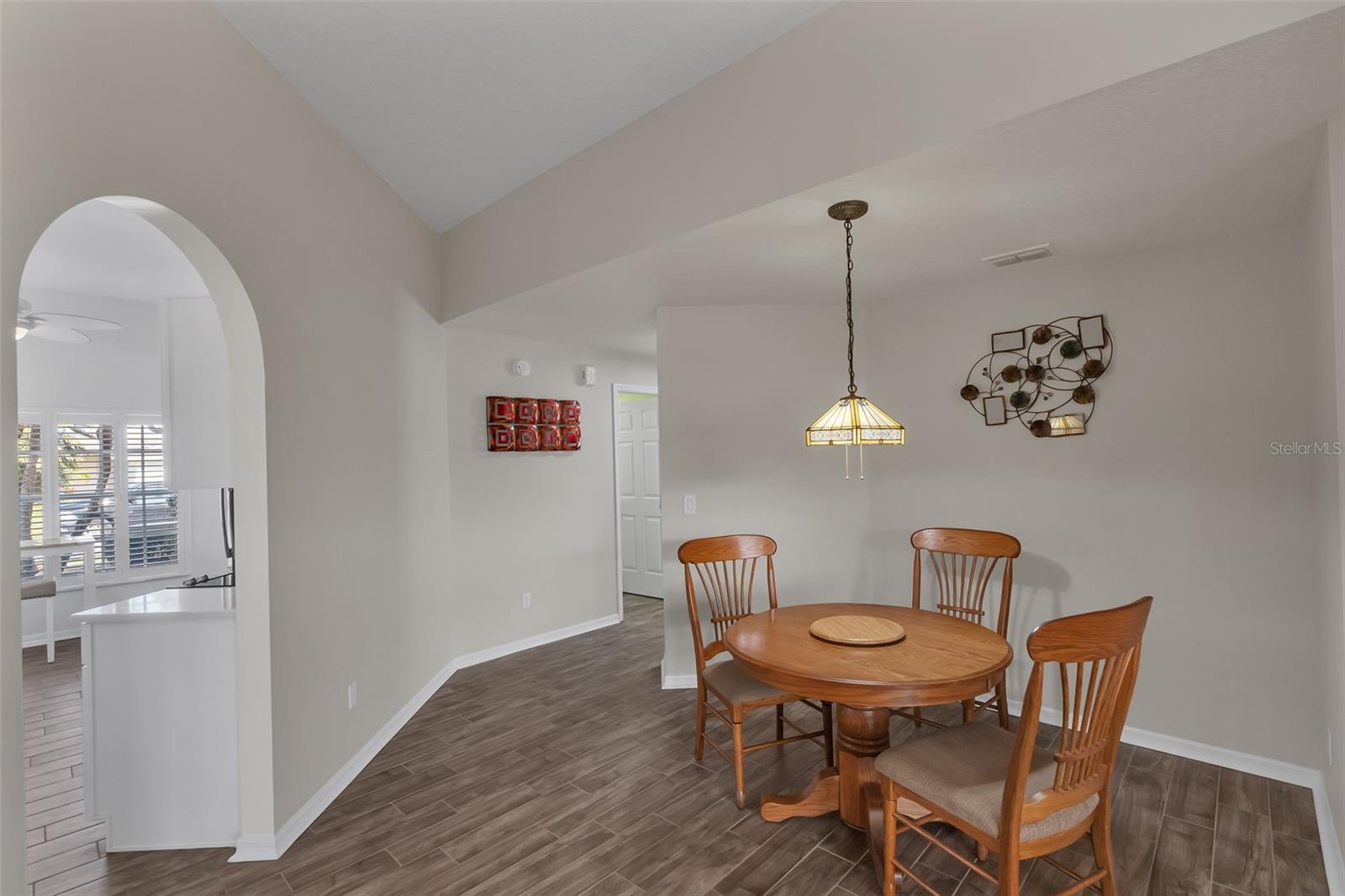 Image 7 of 51 For 213 High Vista Dr