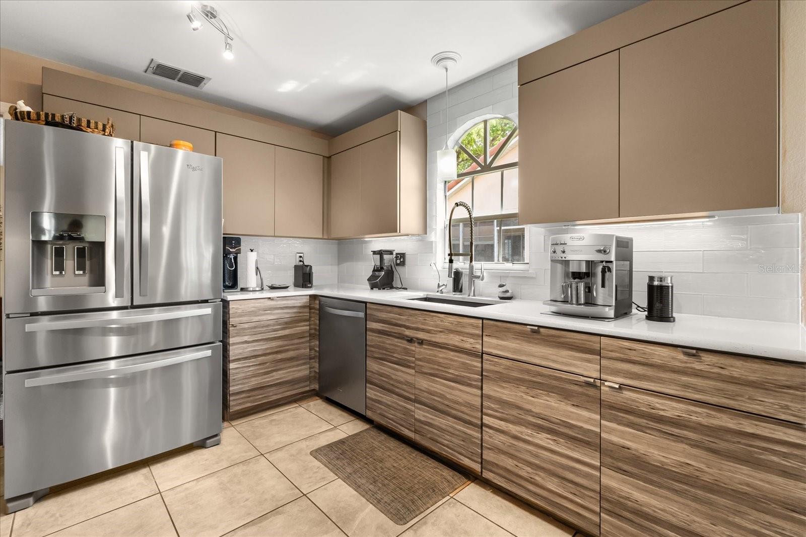 Image 18 of 37 For 618 Via Milano