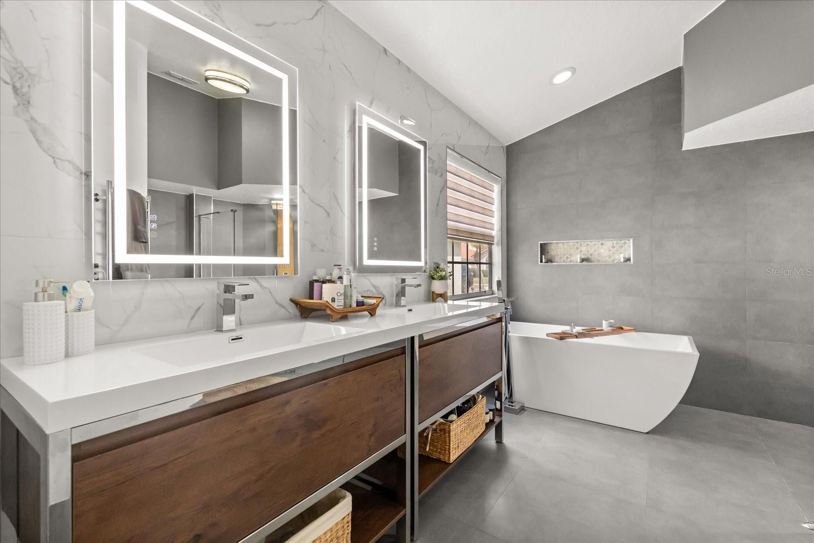 Image 27 of 37 For 618 Via Milano