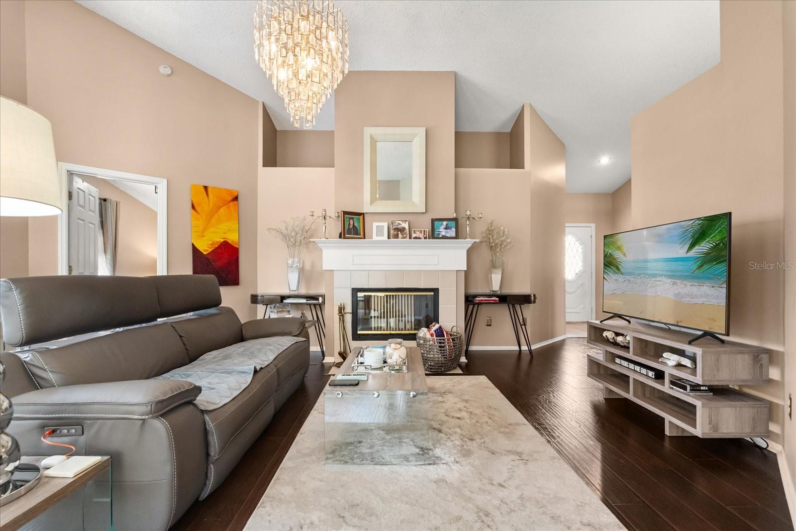 Image 6 of 37 For 618 Via Milano