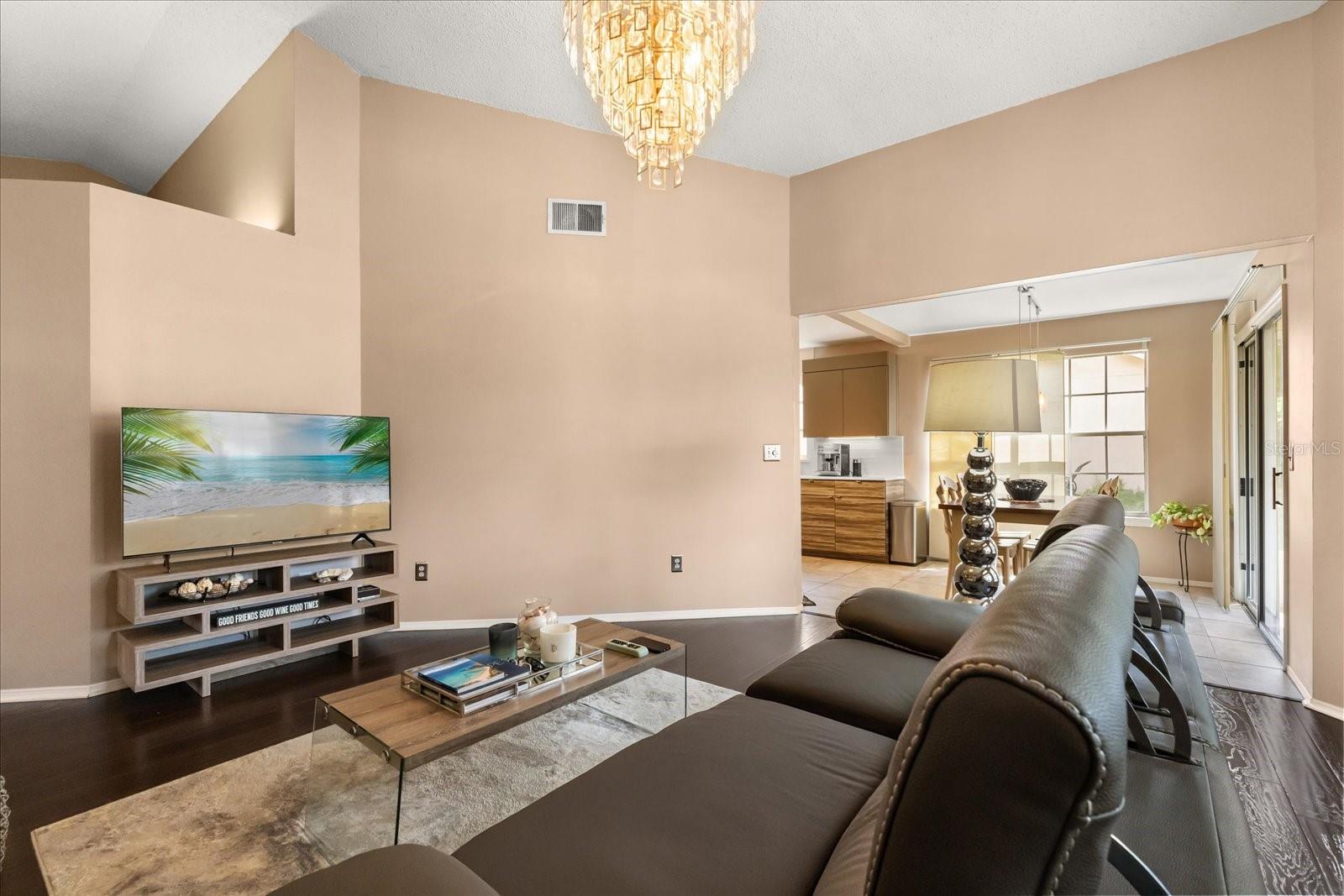 Image 7 of 37 For 618 Via Milano