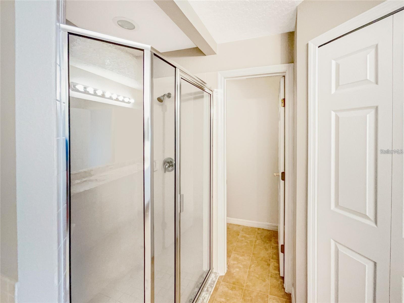 Image 18 of 20 For 4655 Doral Park Avenue