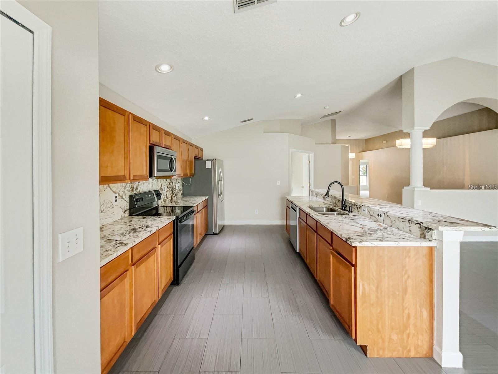 Image 9 of 20 For 4655 Doral Park Avenue