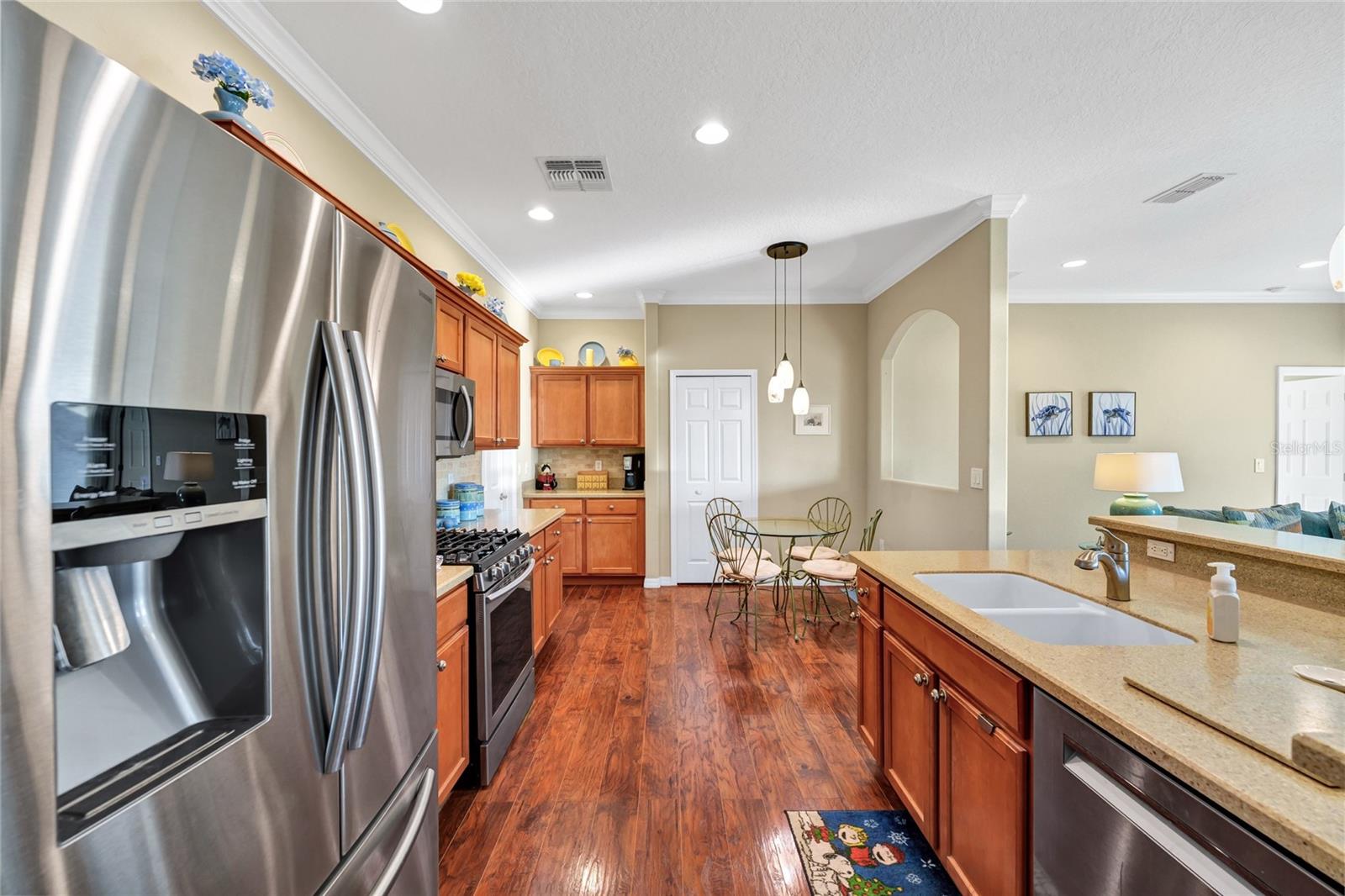 Image 15 of 54 For 911 Shawna Shores