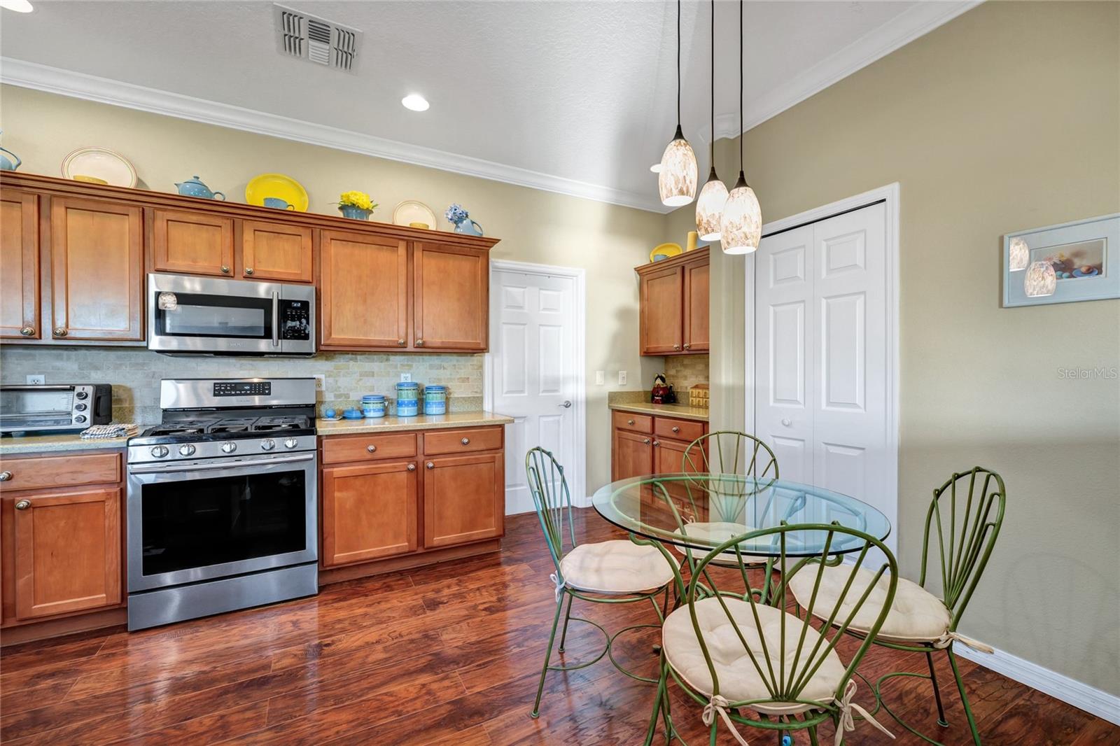 Image 16 of 54 For 911 Shawna Shores