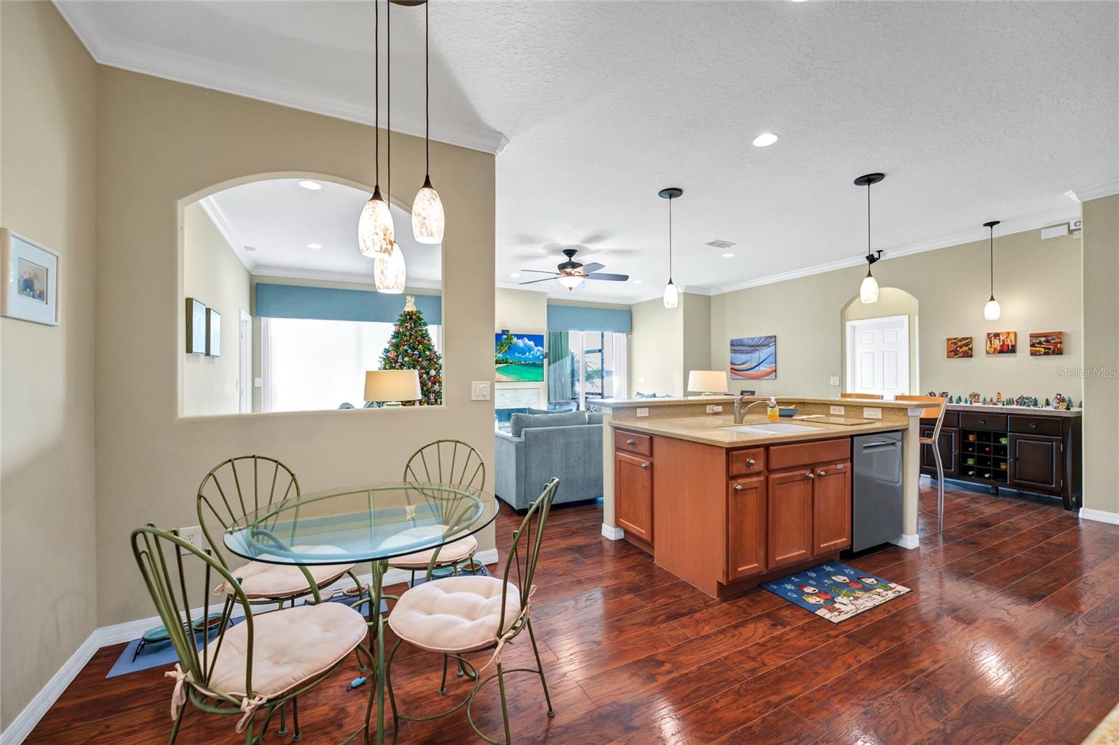 Image 17 of 54 For 911 Shawna Shores