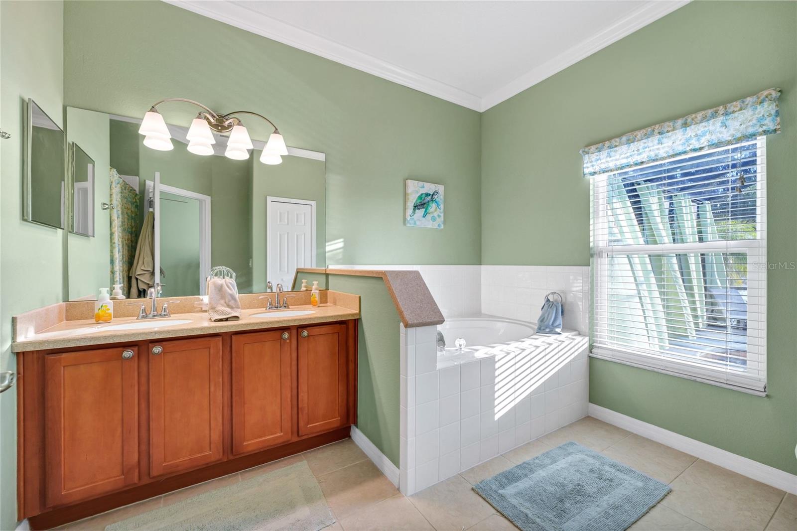 Image 24 of 54 For 911 Shawna Shores