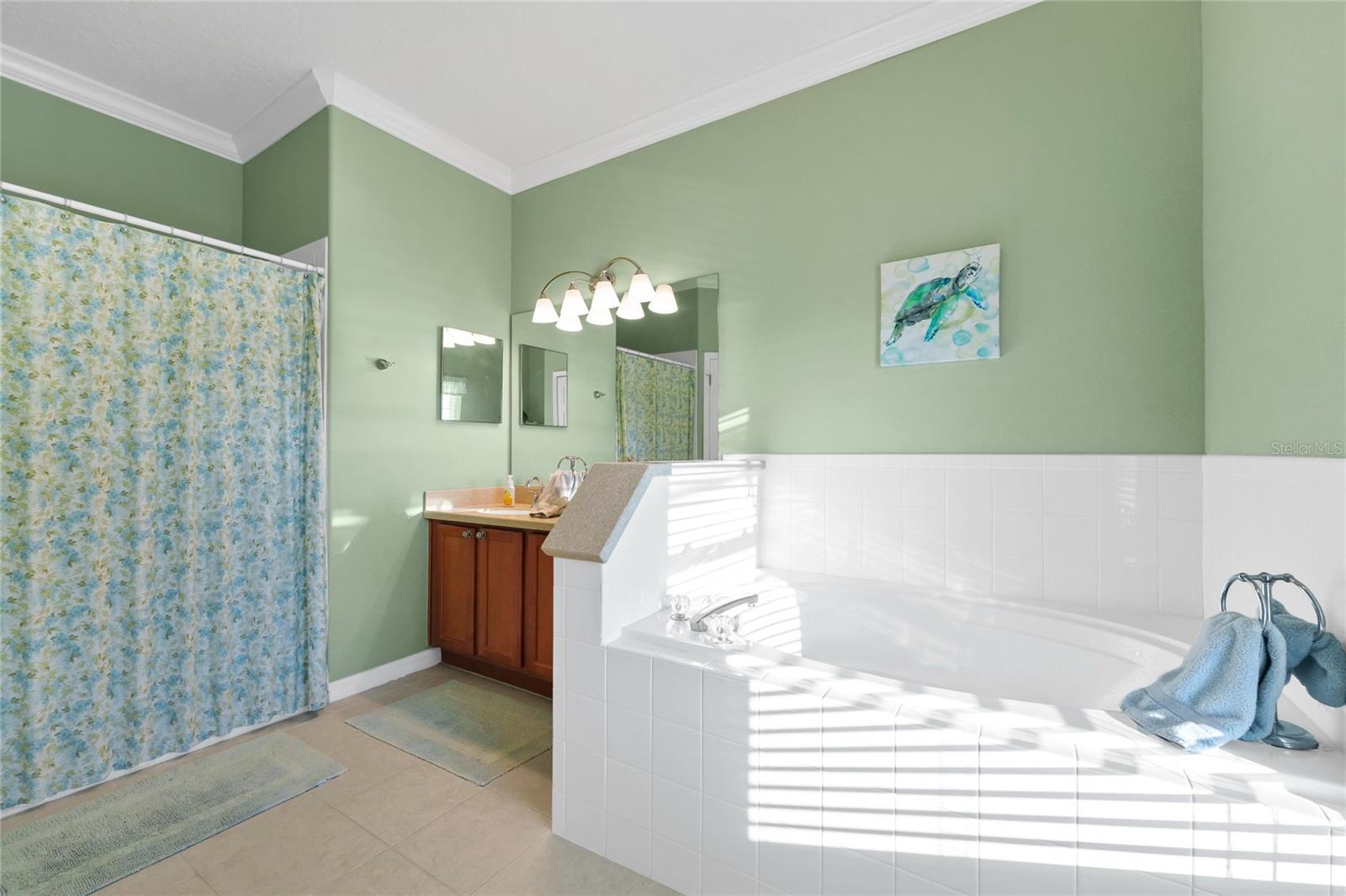 Image 25 of 54 For 911 Shawna Shores