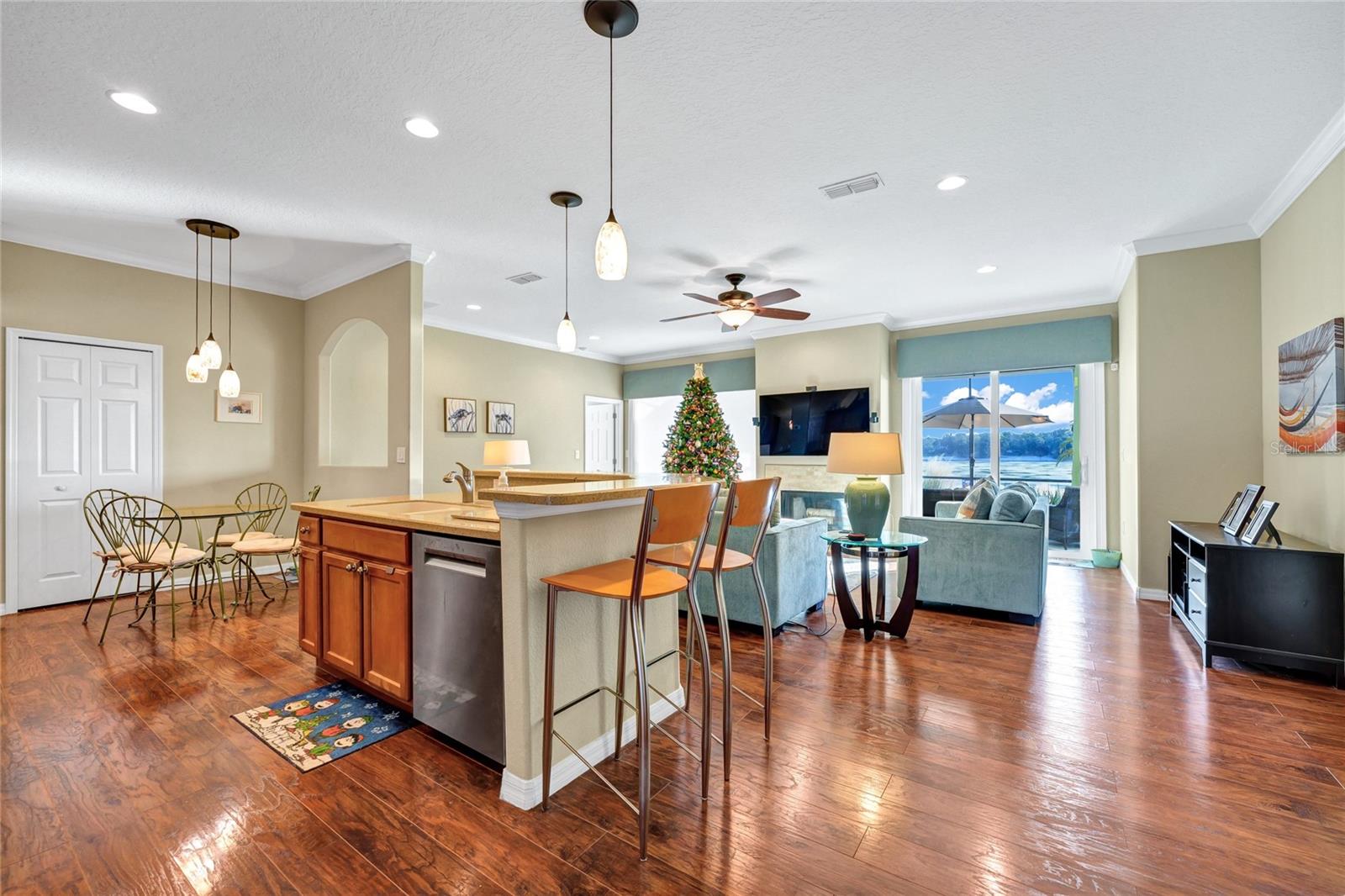 Image 8 of 54 For 911 Shawna Shores