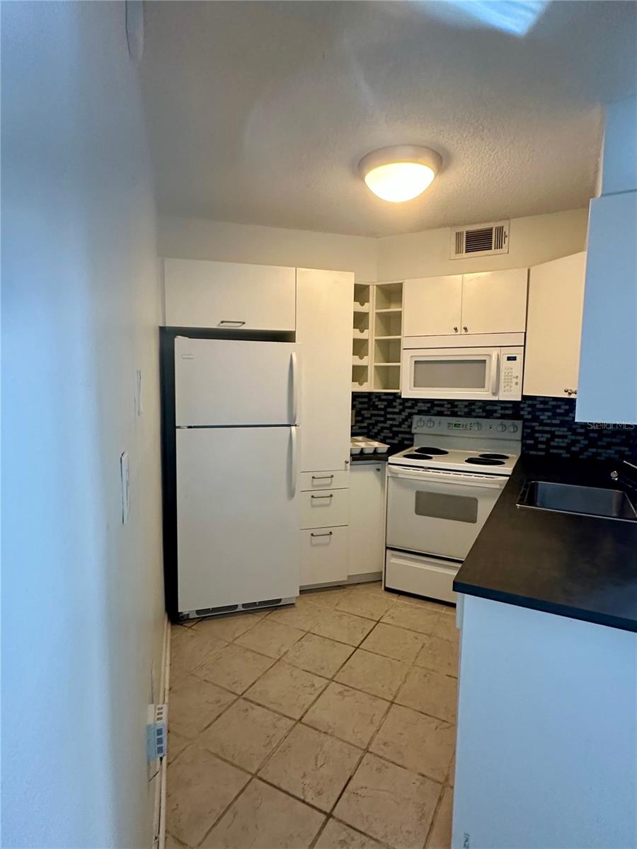 Image 5 of 32 For 3623 Atrium Drive