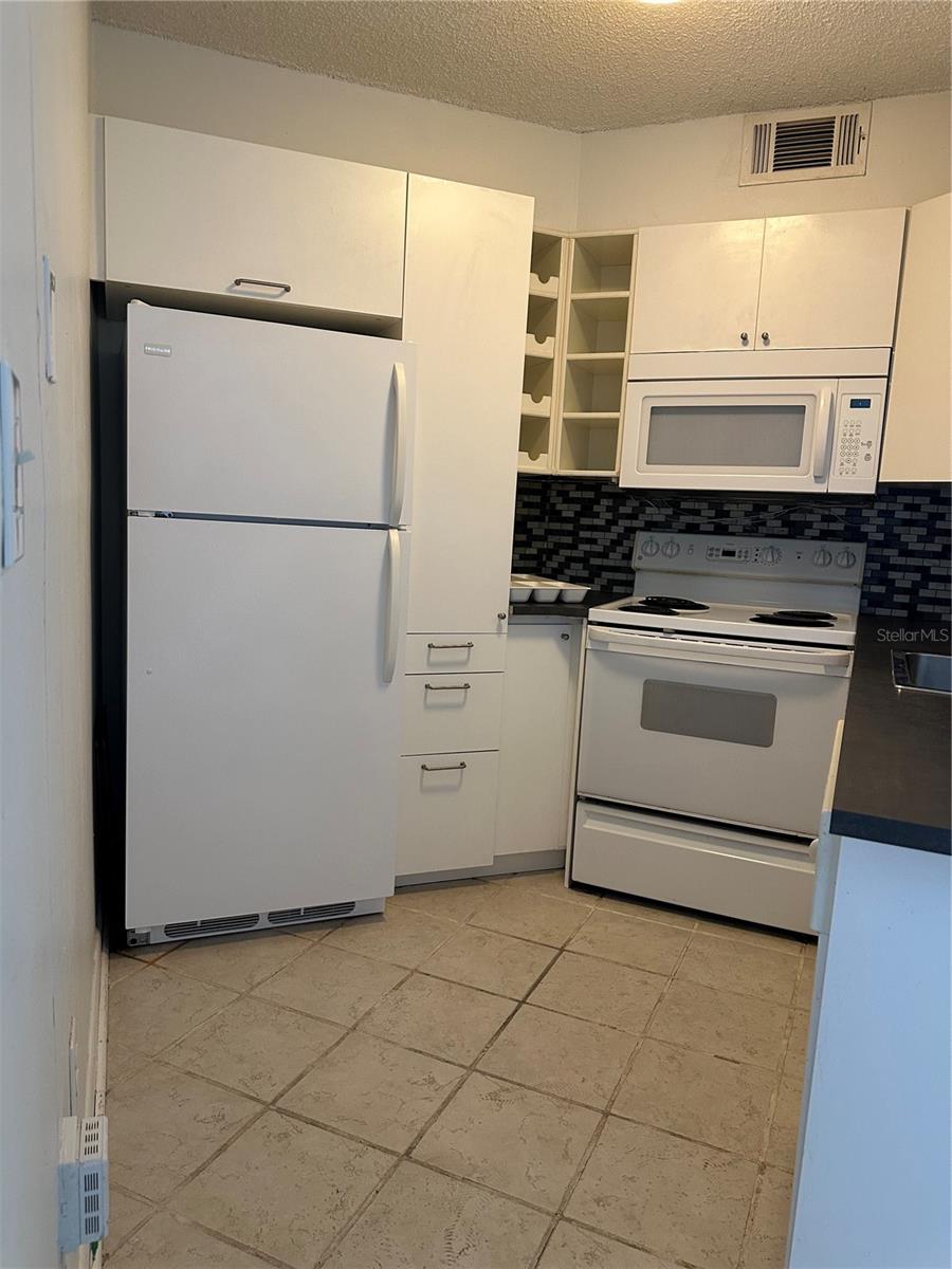 Image 6 of 32 For 3623 Atrium Drive