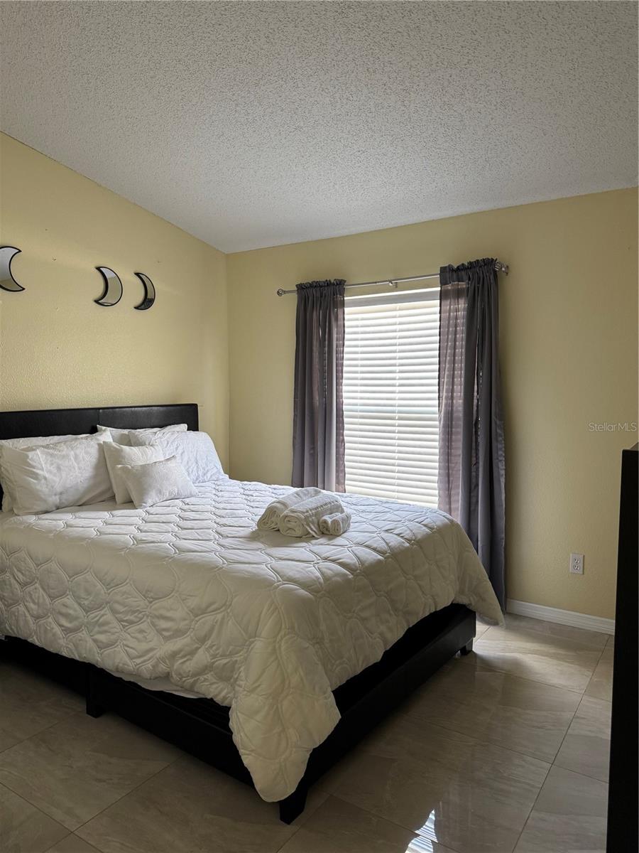 Image 13 of 19 For 5133 Luna Negra Drive